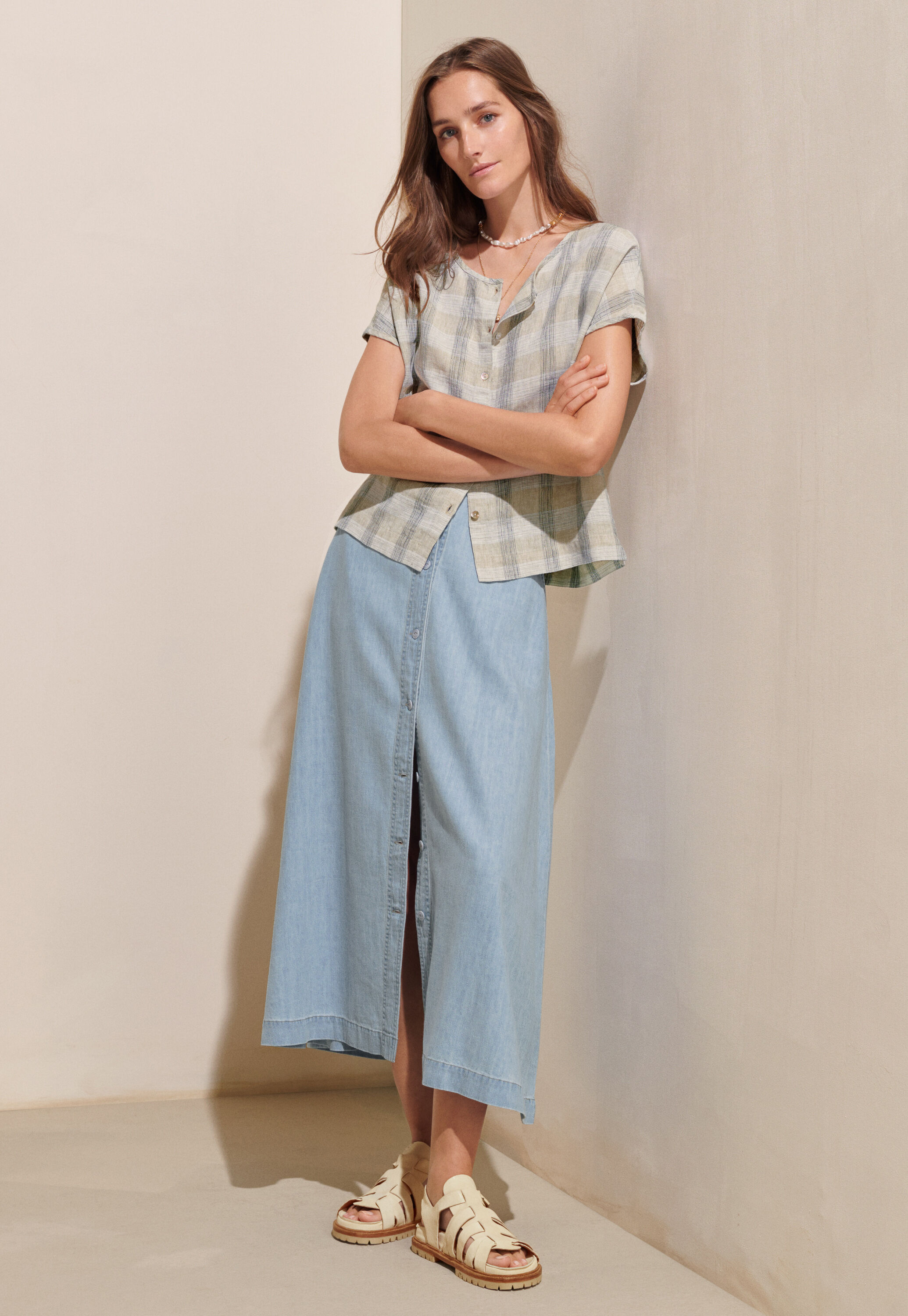 Indigo-dyed skirt