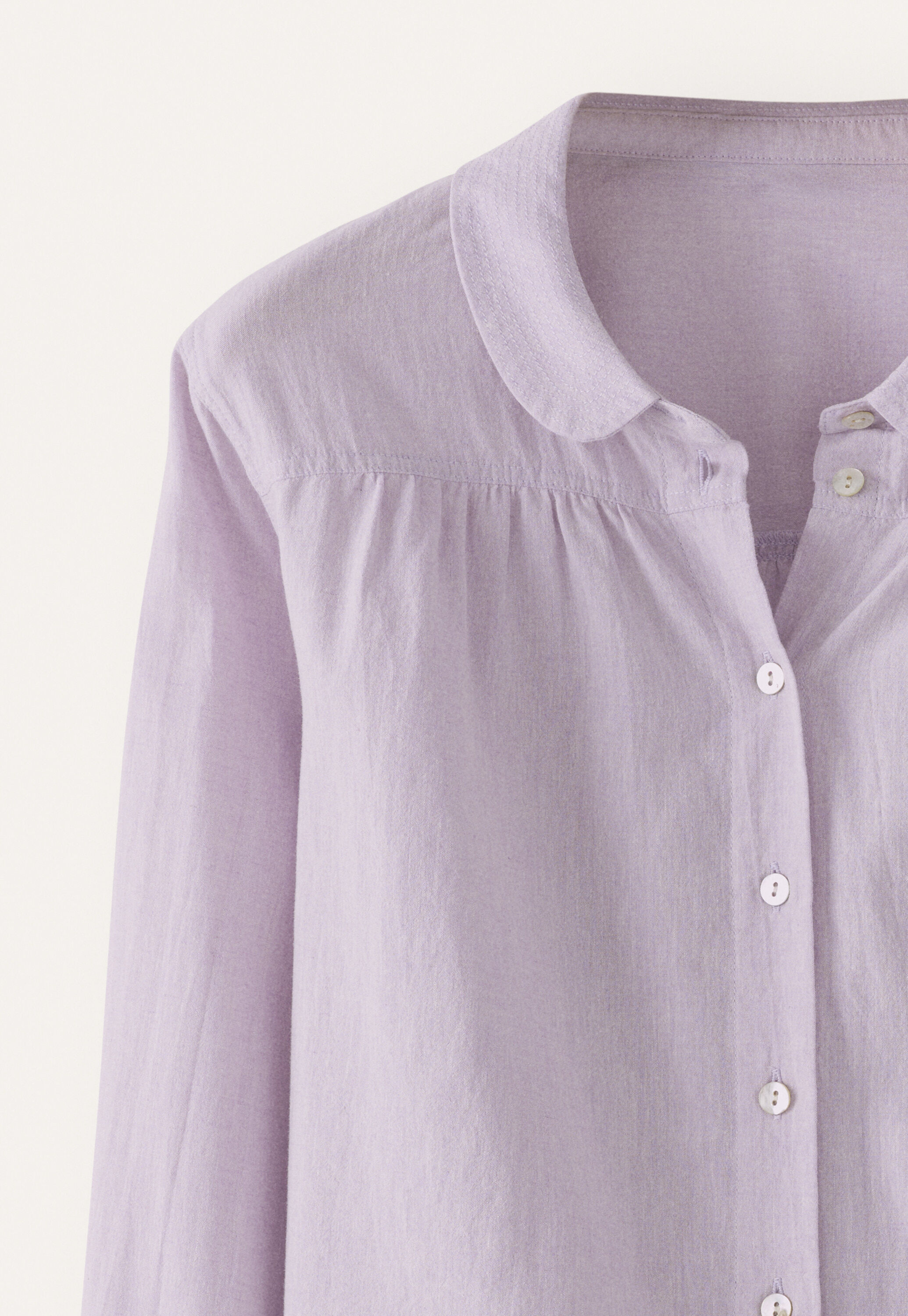 Round-collar shirt