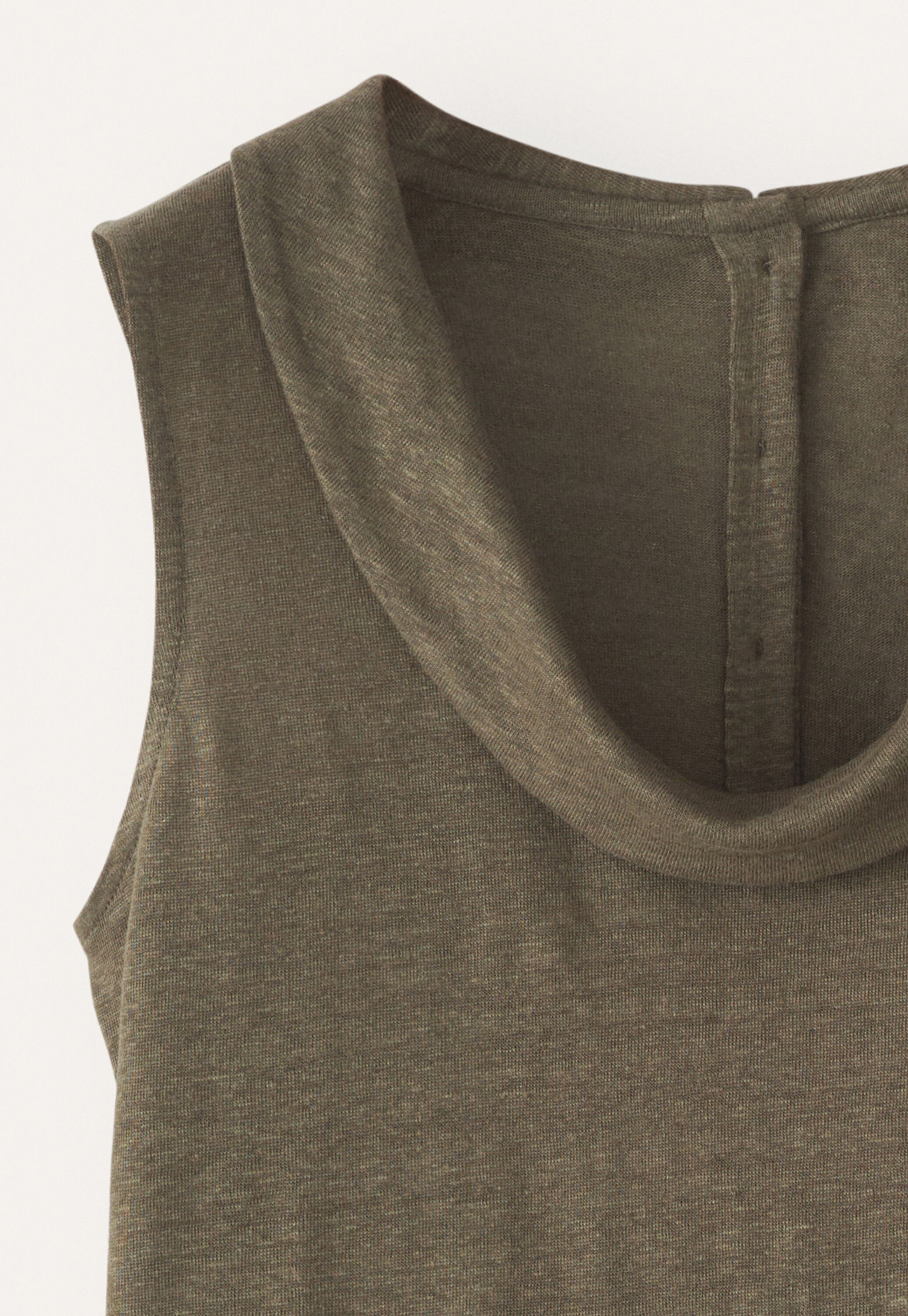 Folded-collar sleeveless top