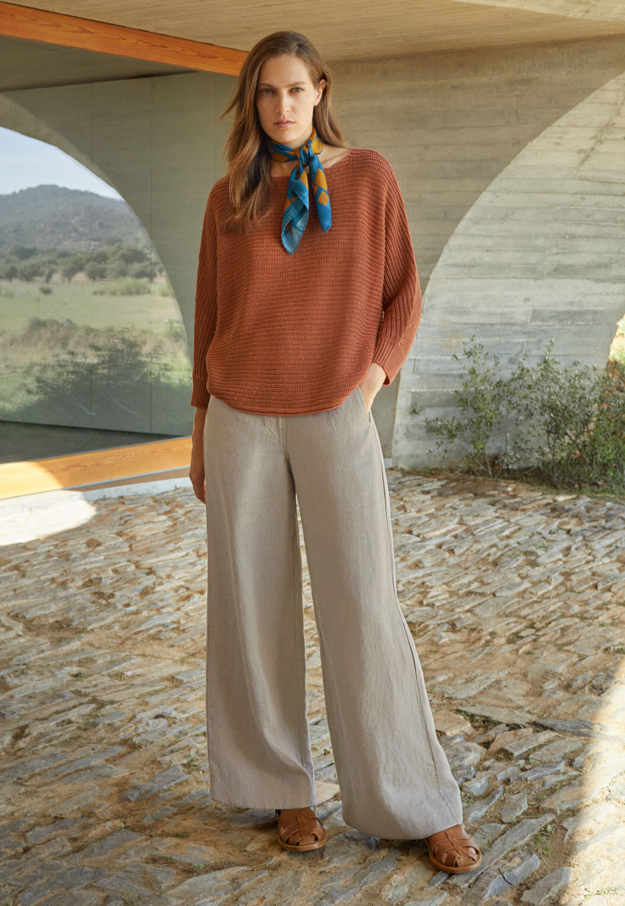 Wide-leg trousers