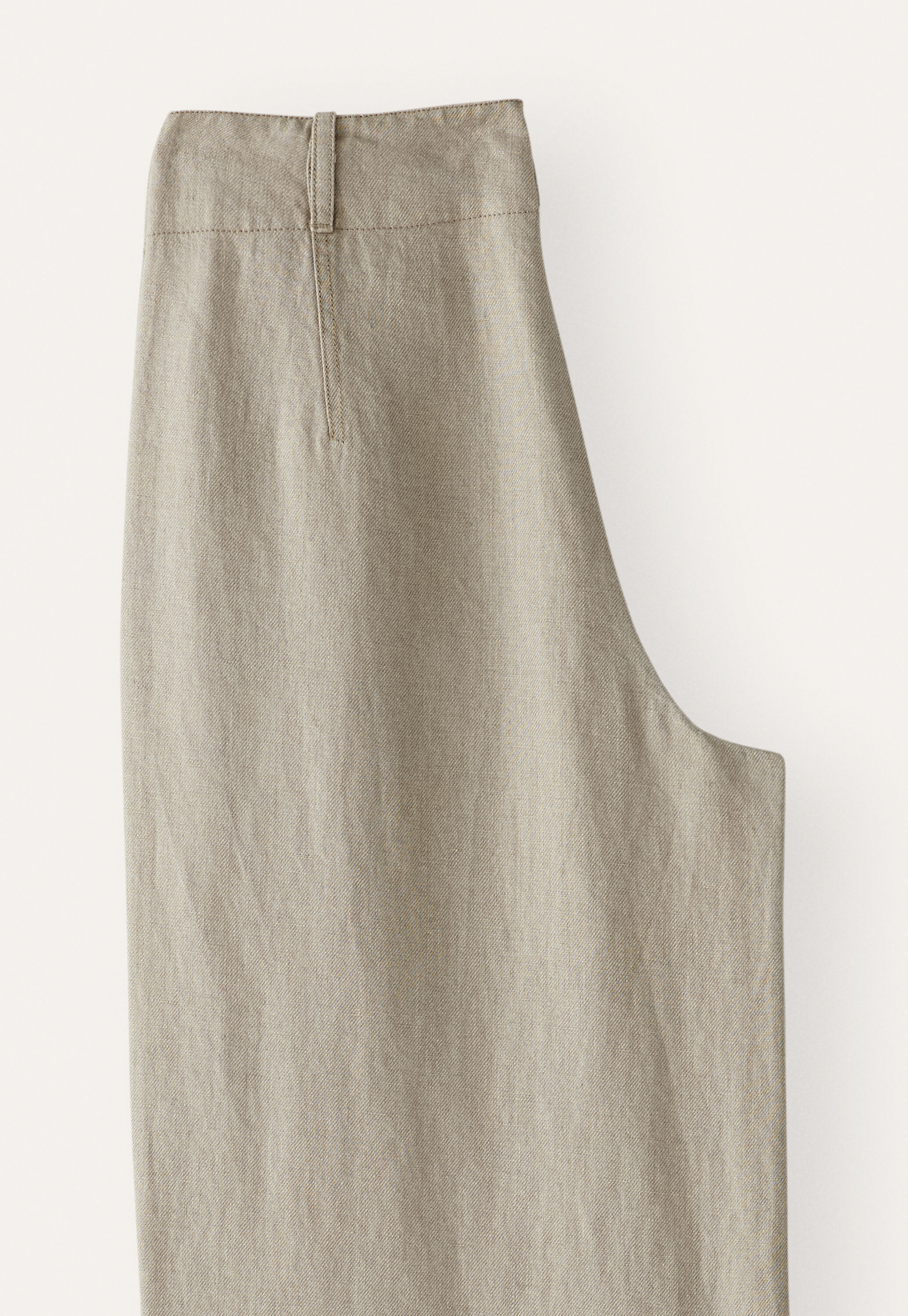 Wide-leg trousers
