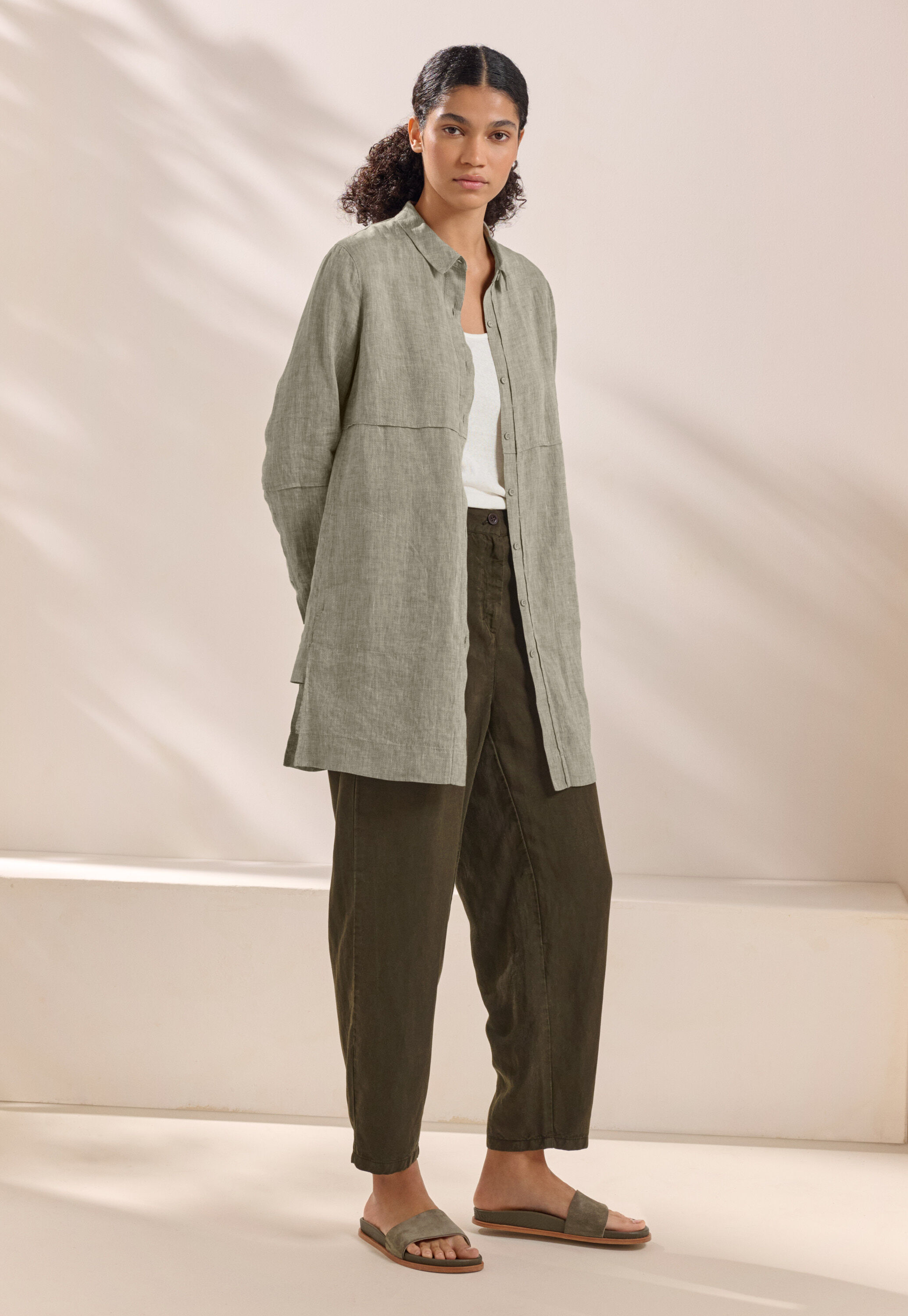 Tapered leg trousers