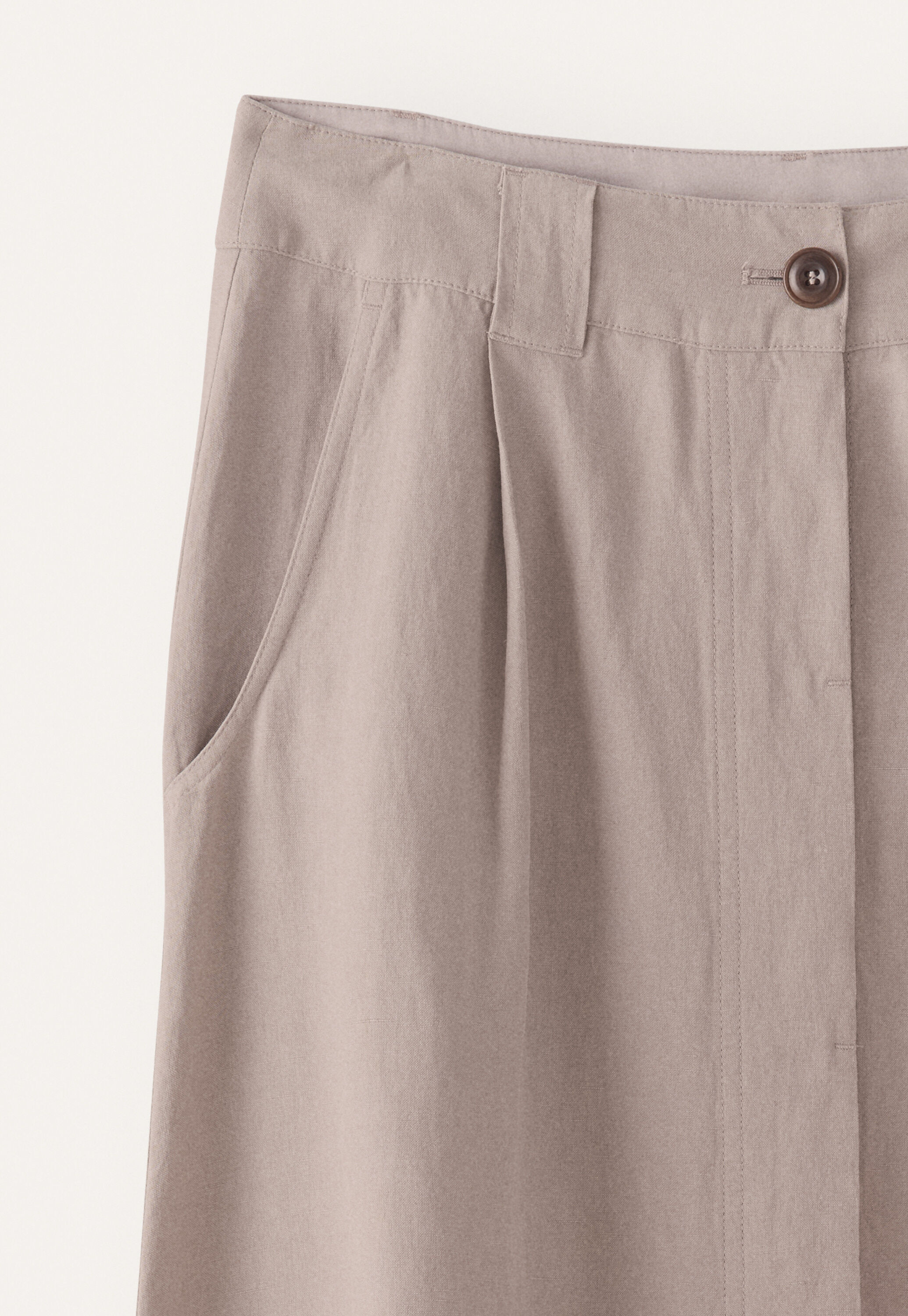 Button-front skirt
