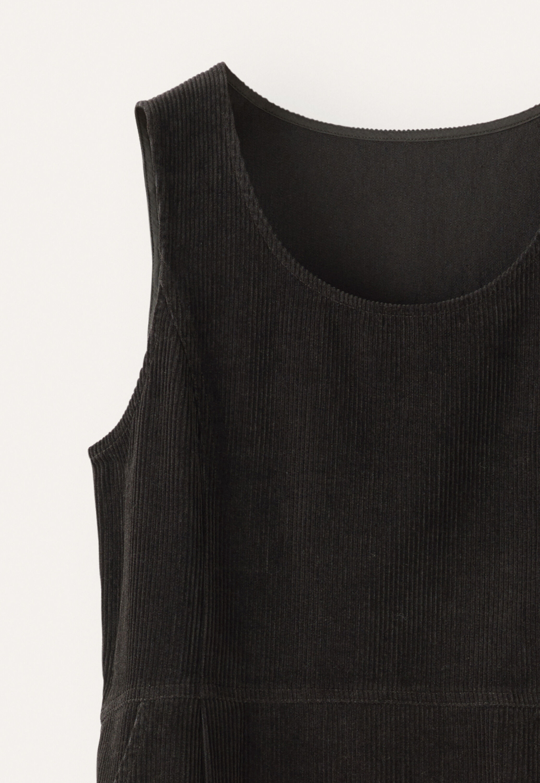 Sleeveless dress