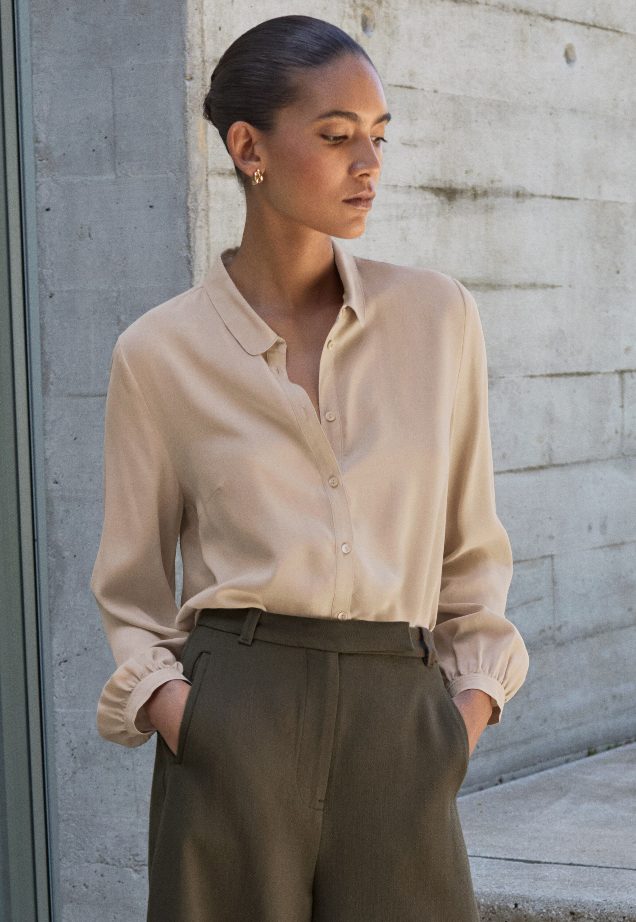 Rounded collar blouse
