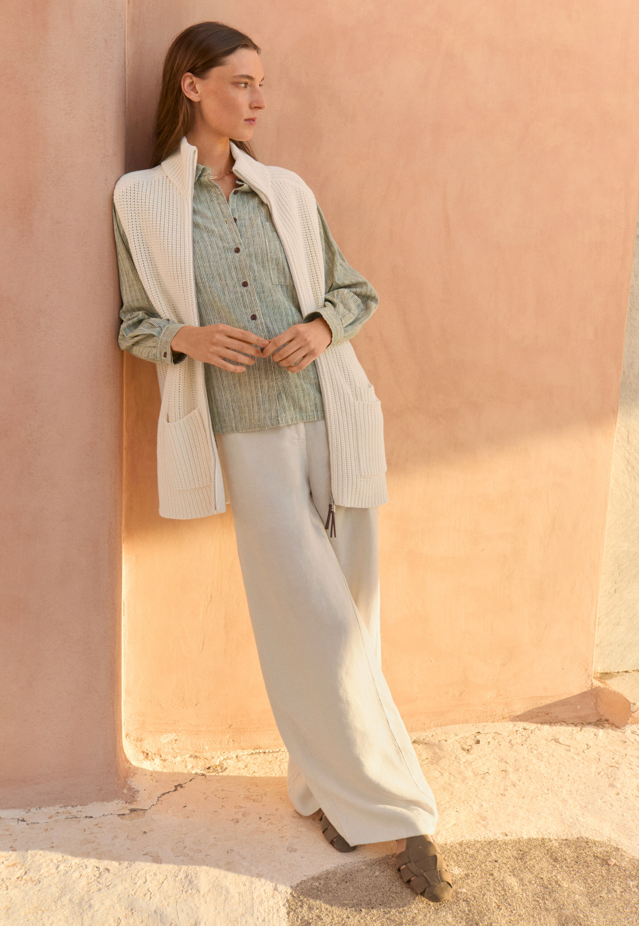 Wide-leg trousers