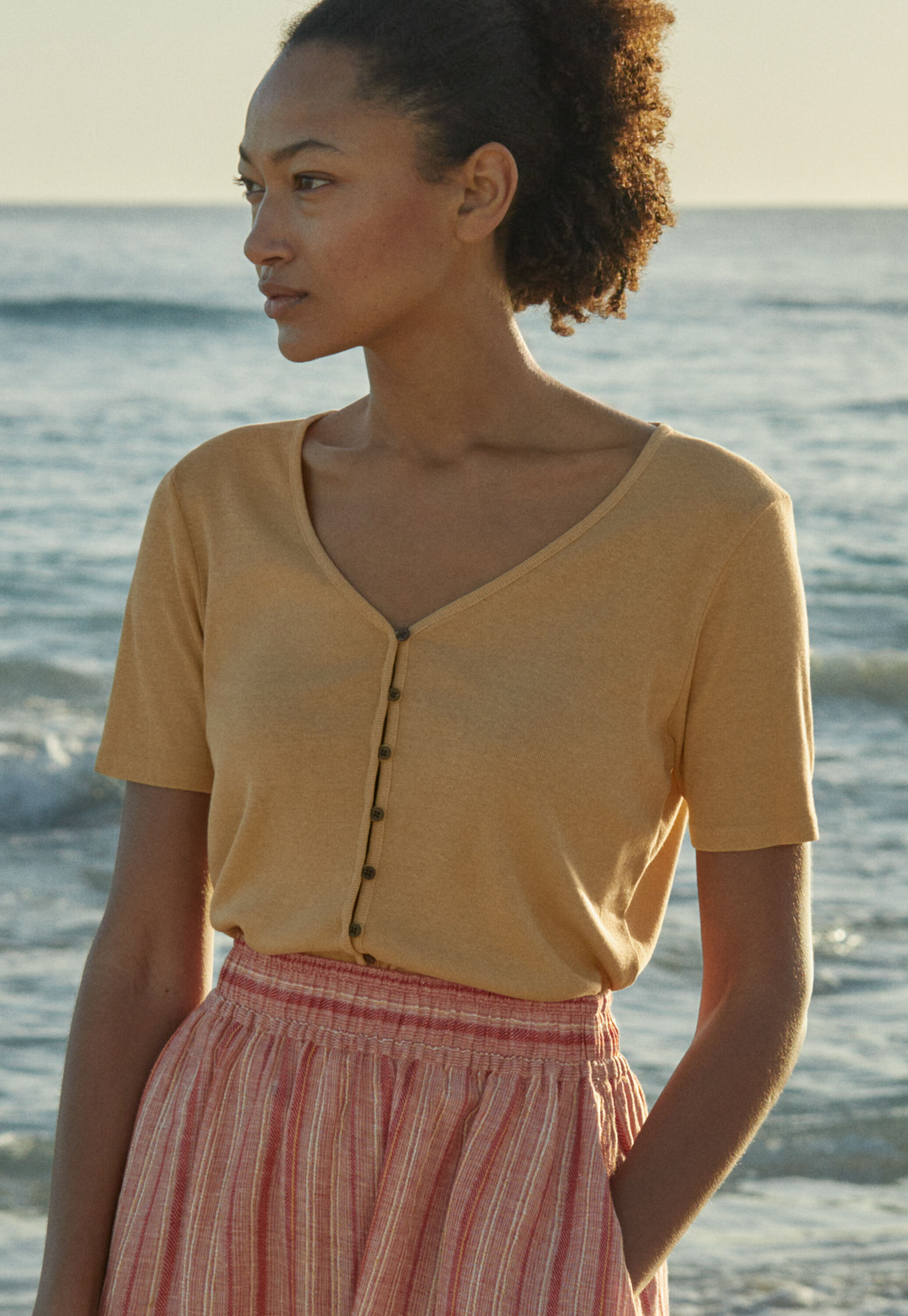 Button-through rib top