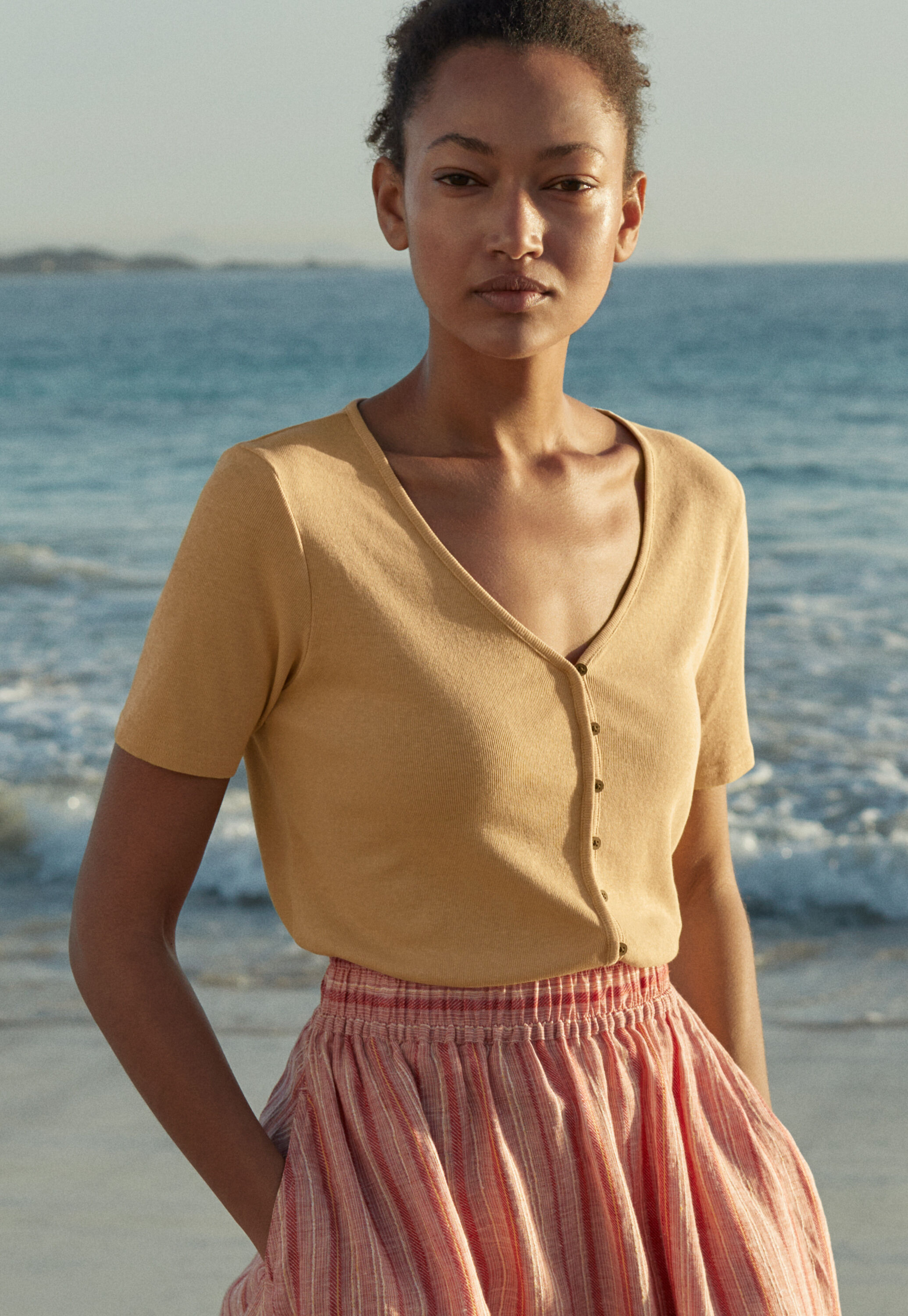 Button-through rib top