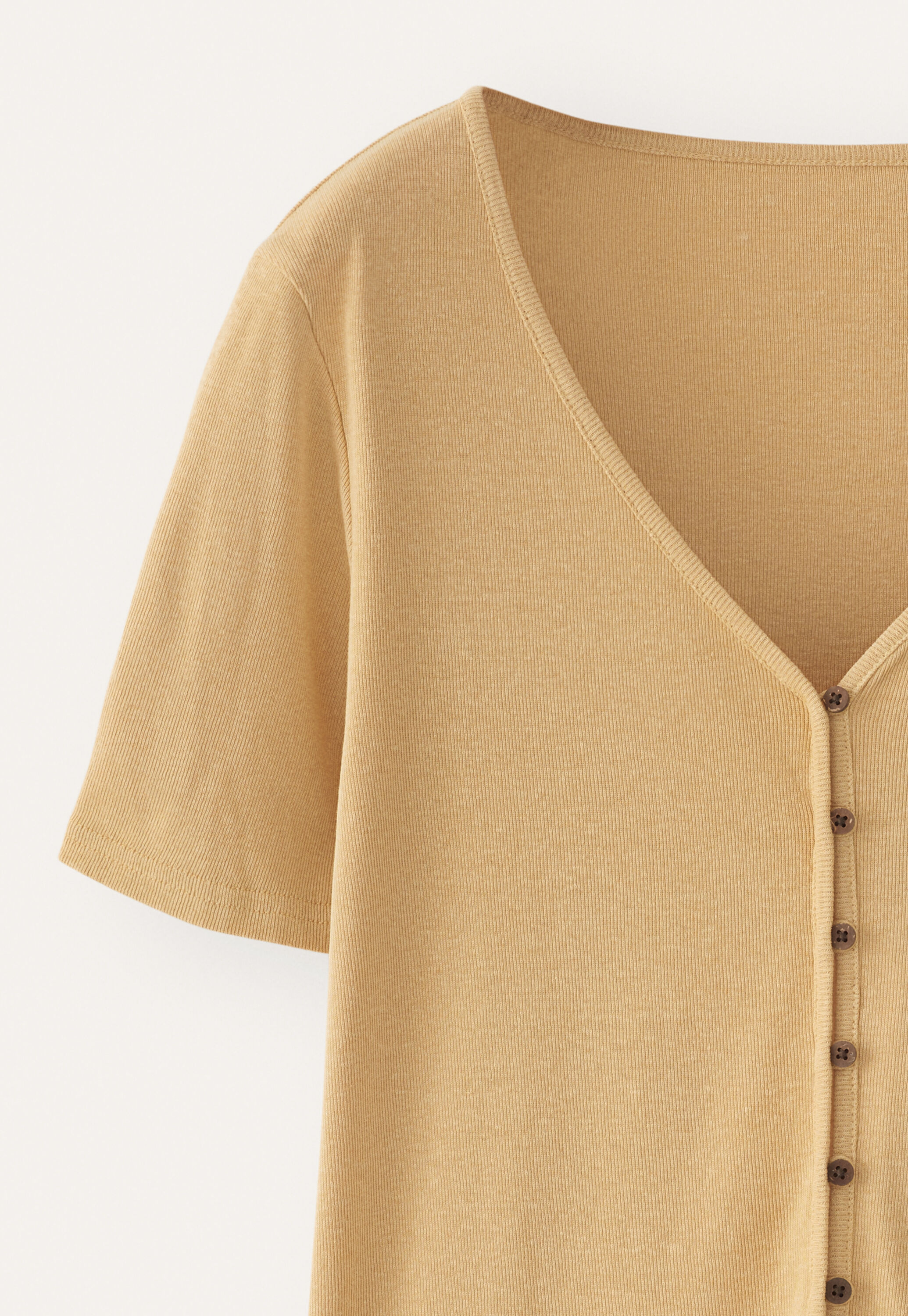 Button-through rib top