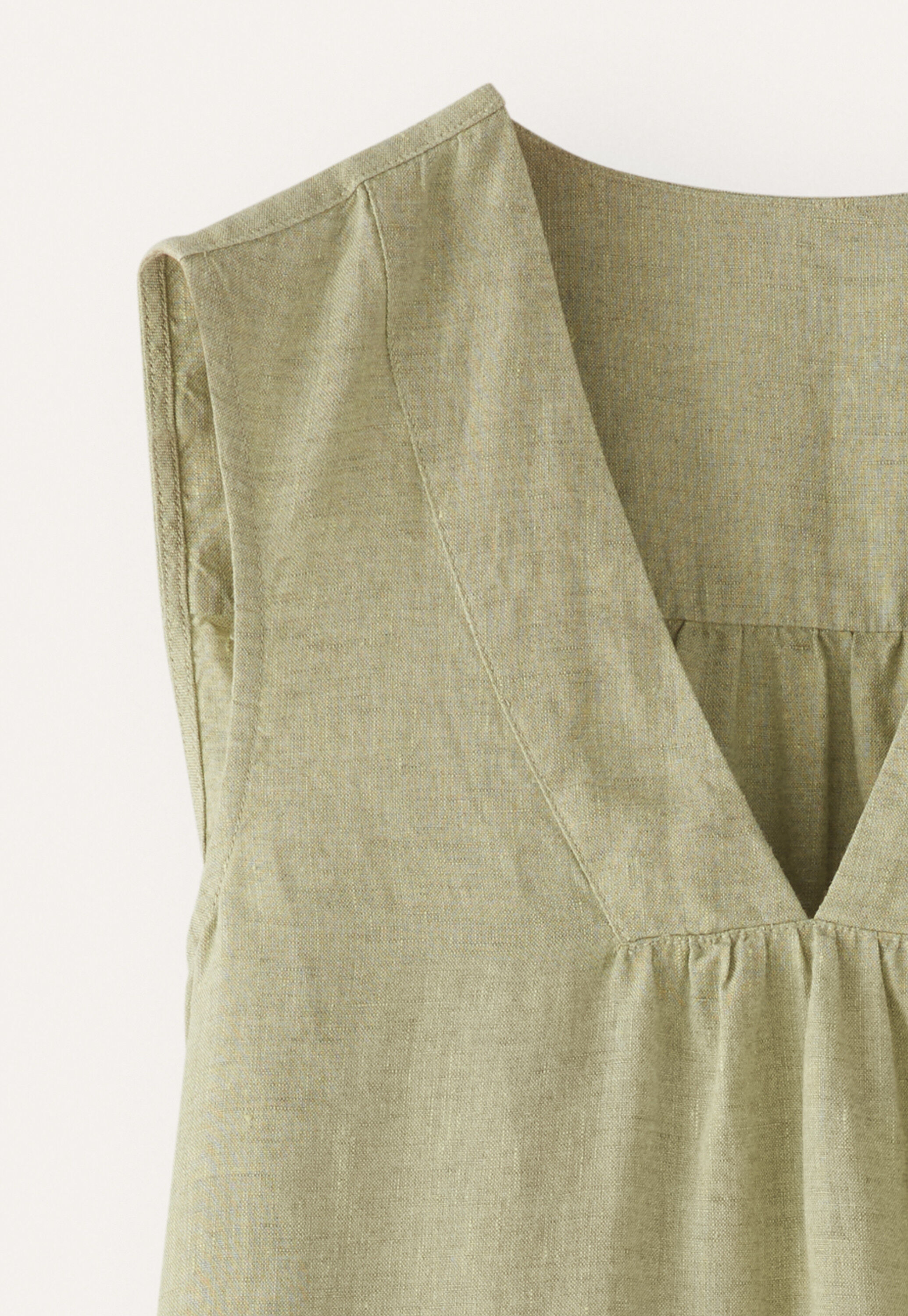 Sleeveless dress