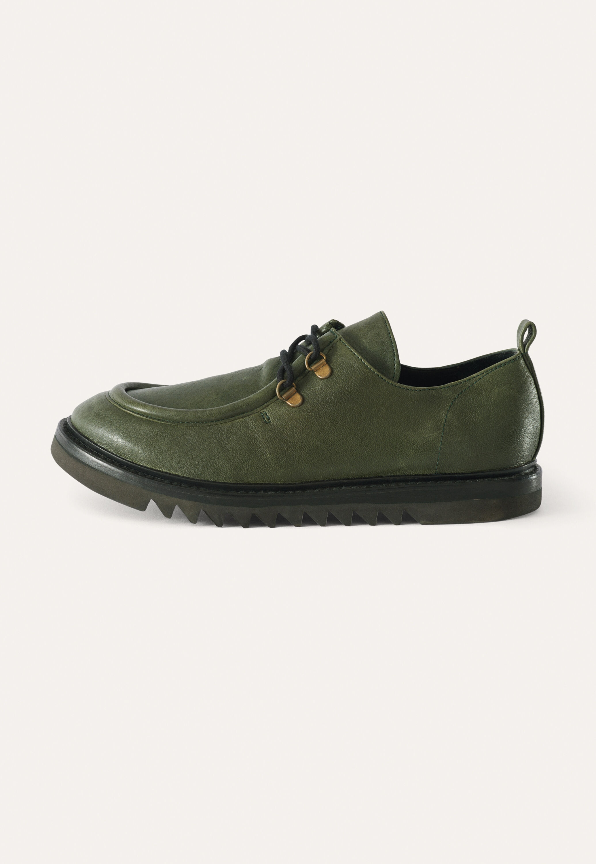 Lace-up shoes