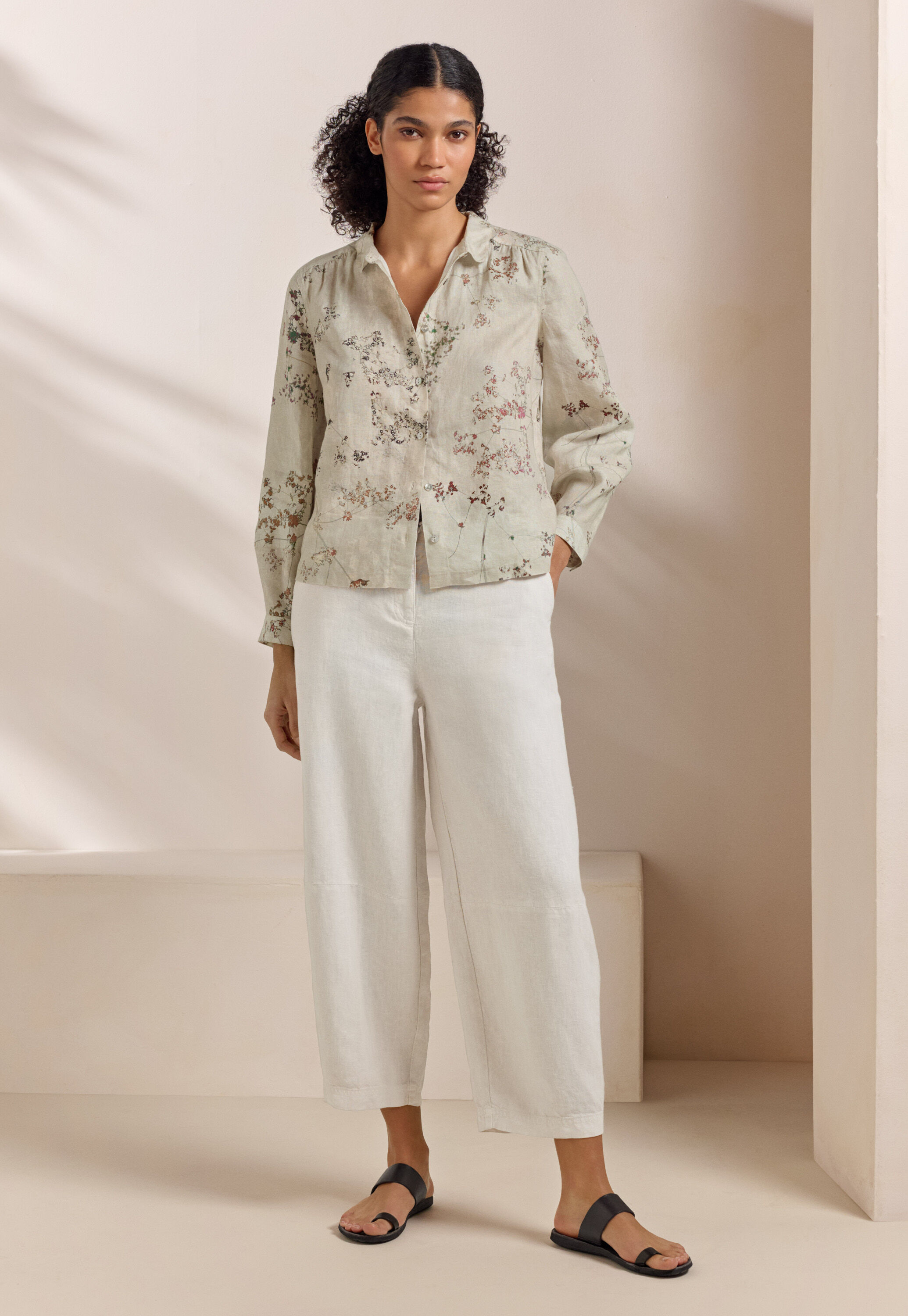 Barrel-leg trousers