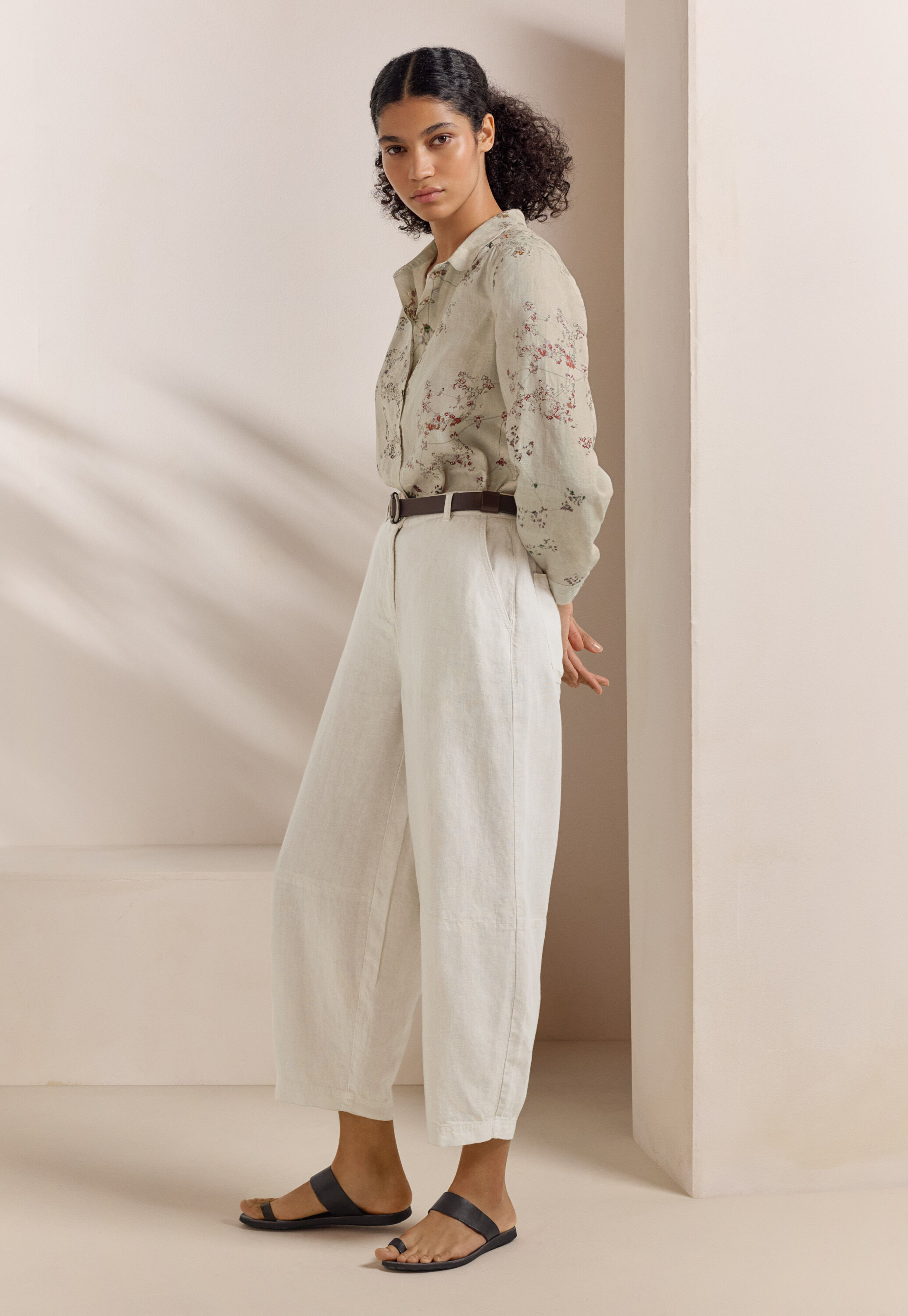 Barrel-leg trousers