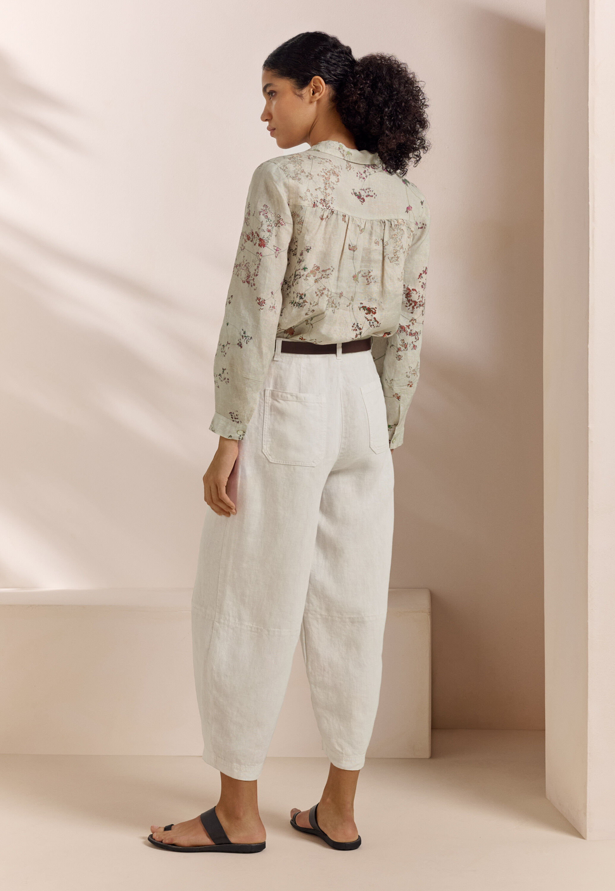 Barrel-leg trousers