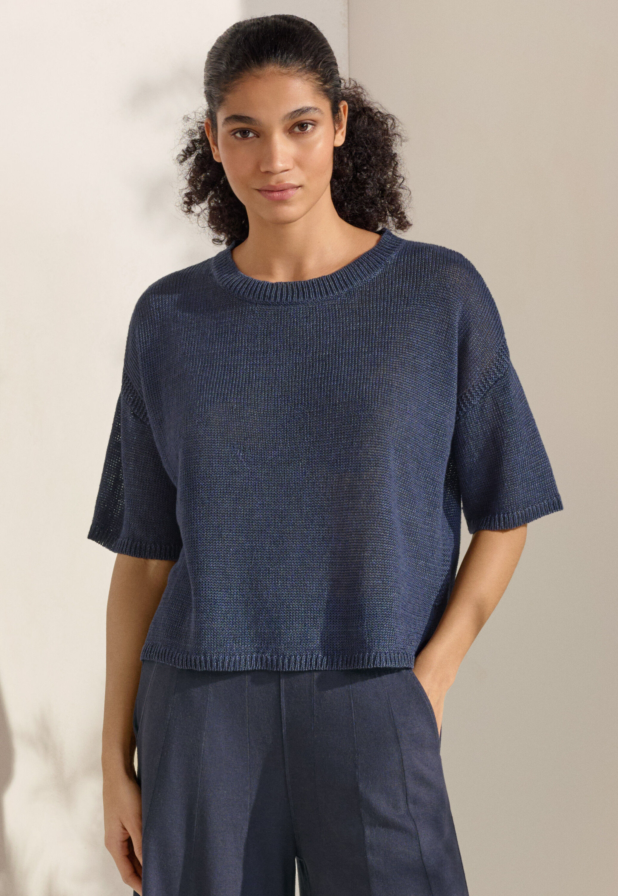 Short-sleeve sweater
