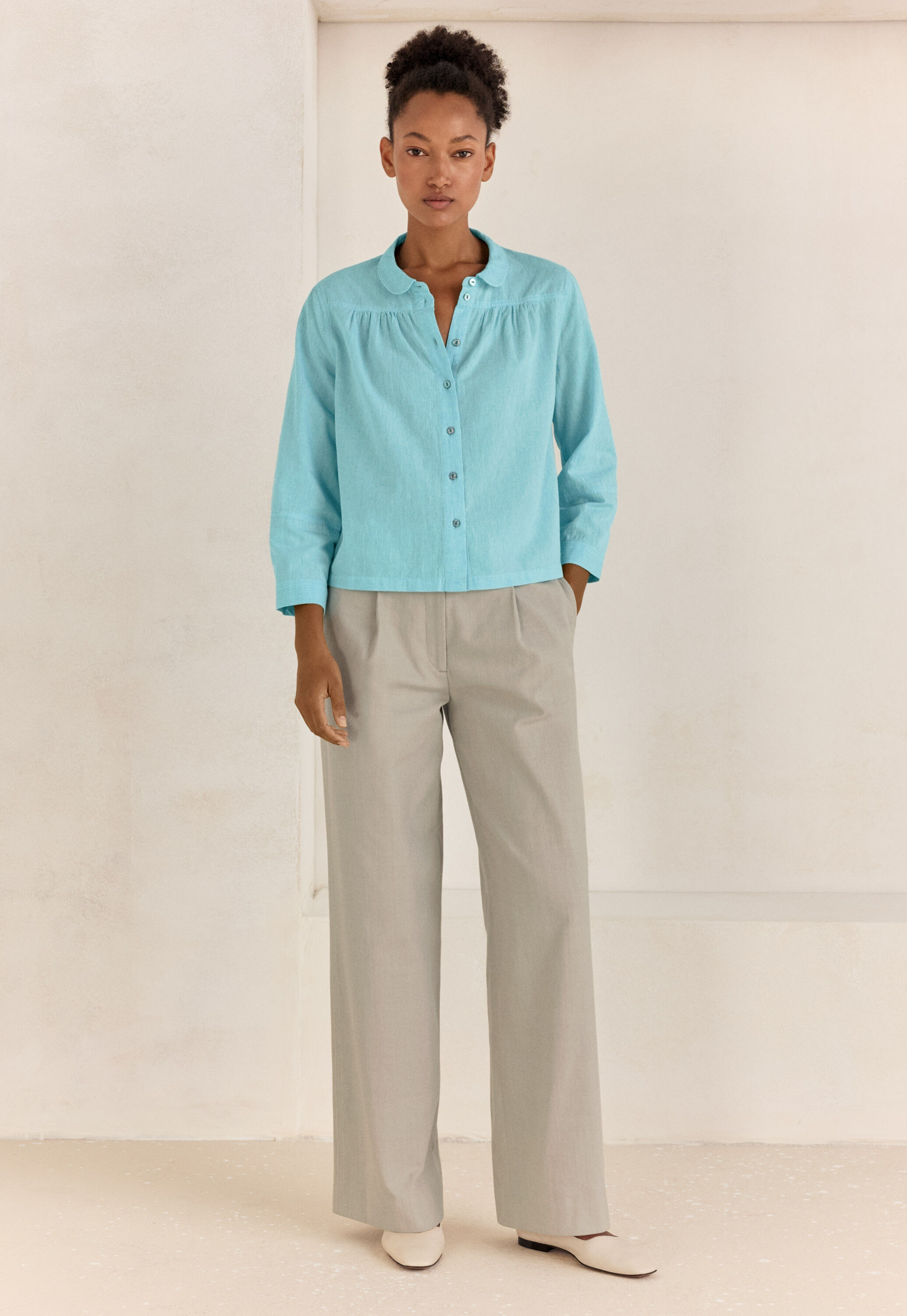 Round-collar shirt