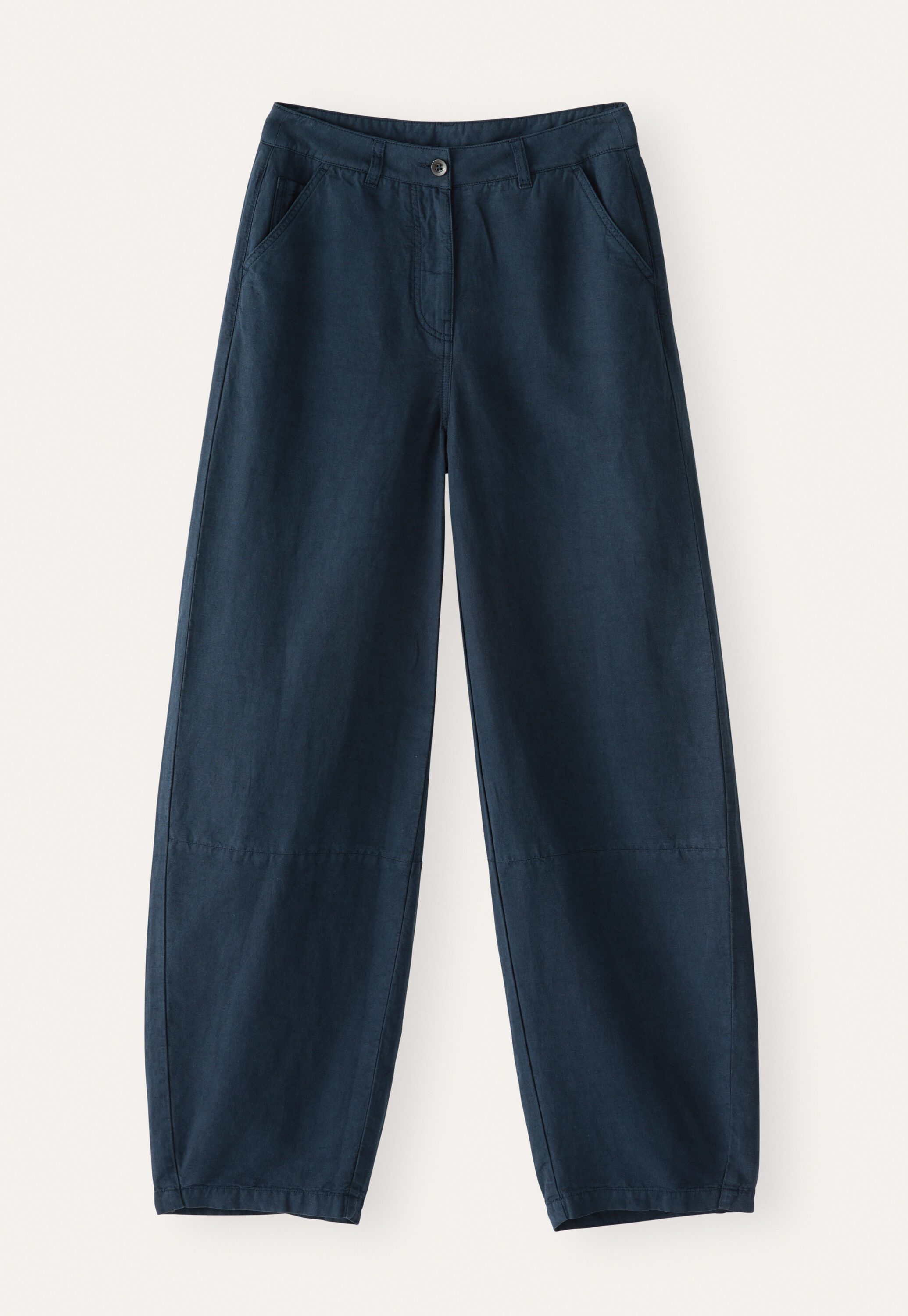 Curved seam jeans
