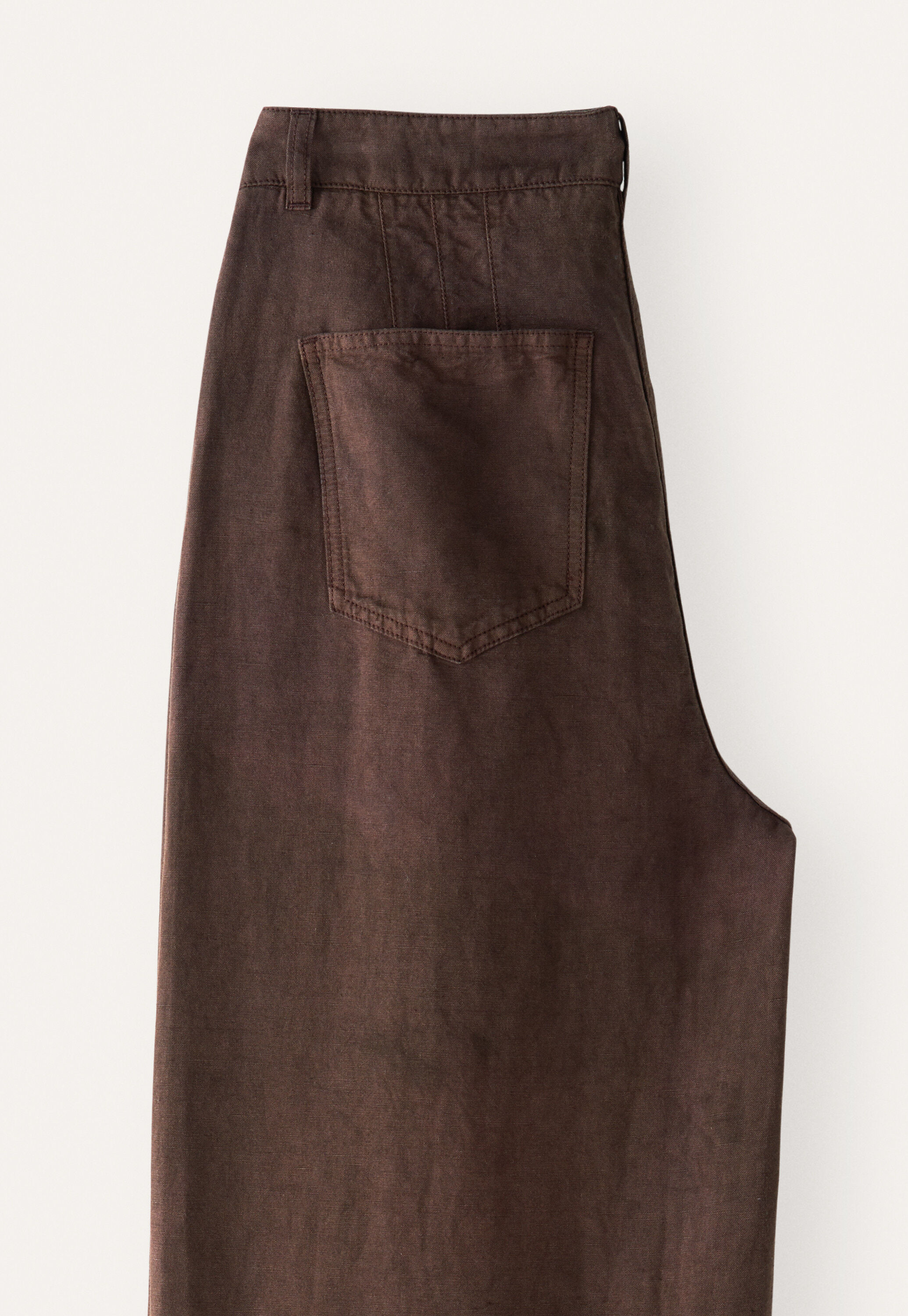 Curved seam jeans
