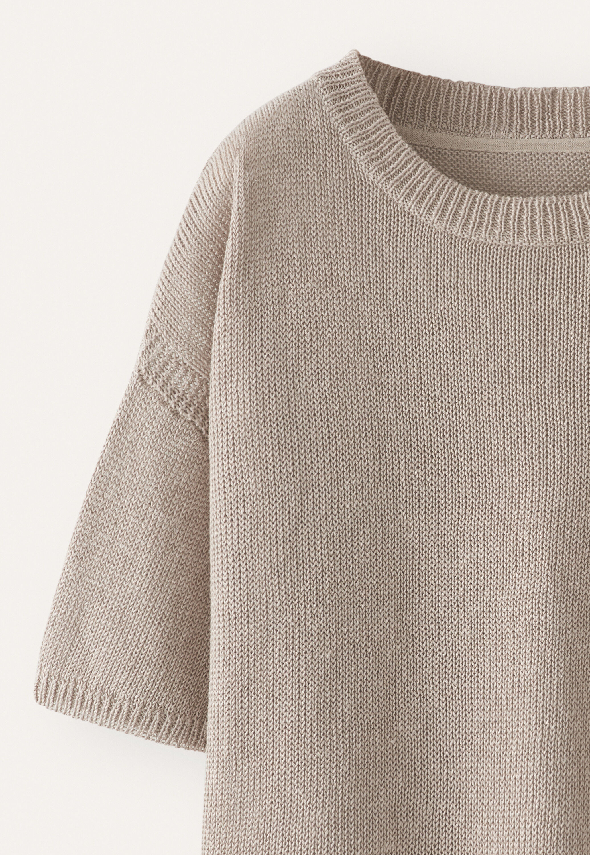 Short-sleeve sweater