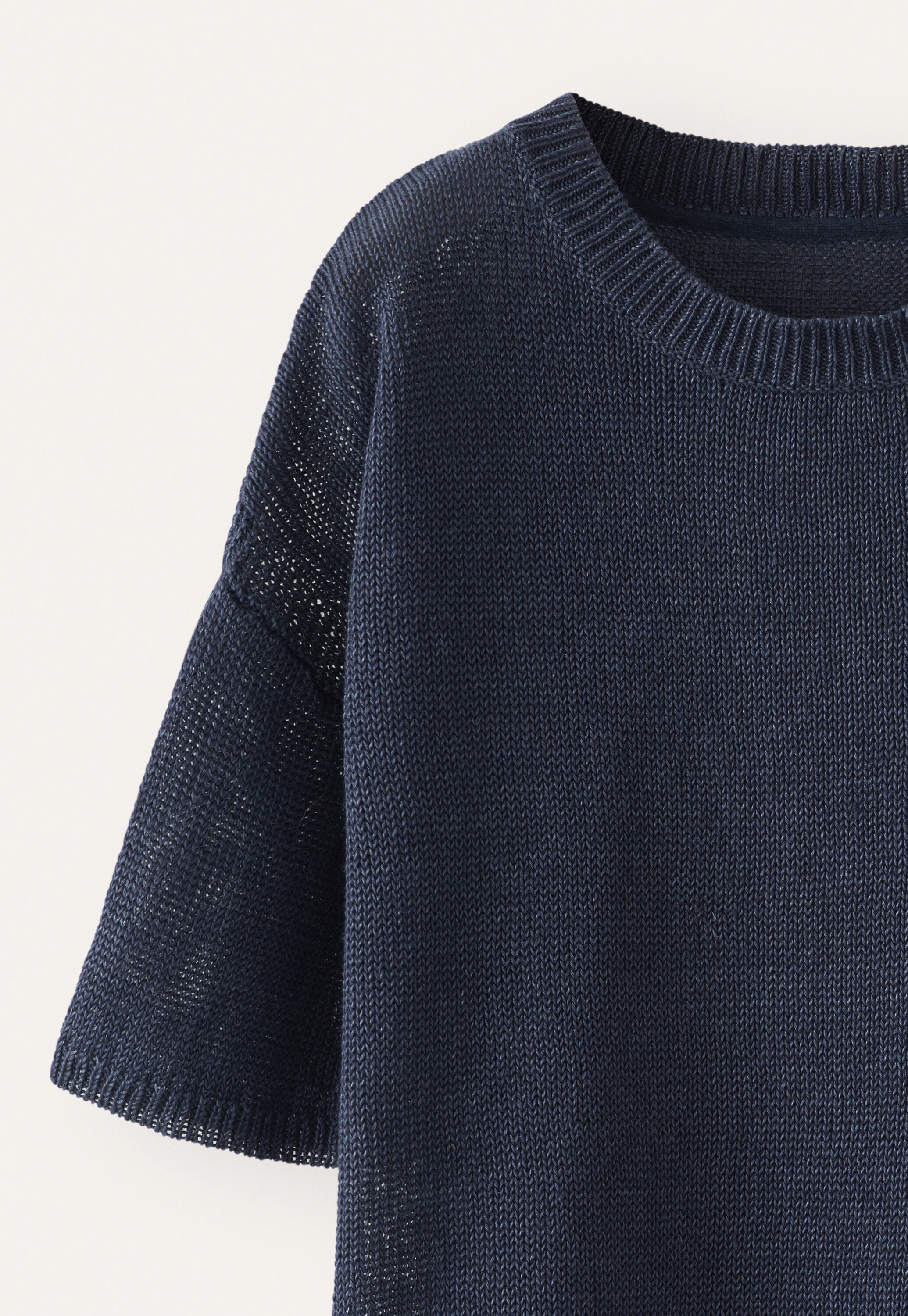 Short-sleeve sweater