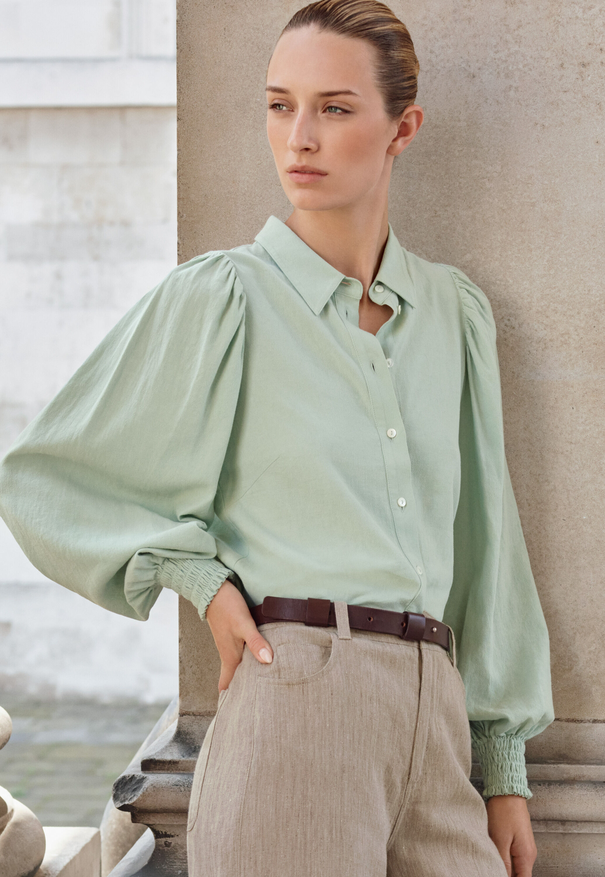 Gathered sleeve shirt