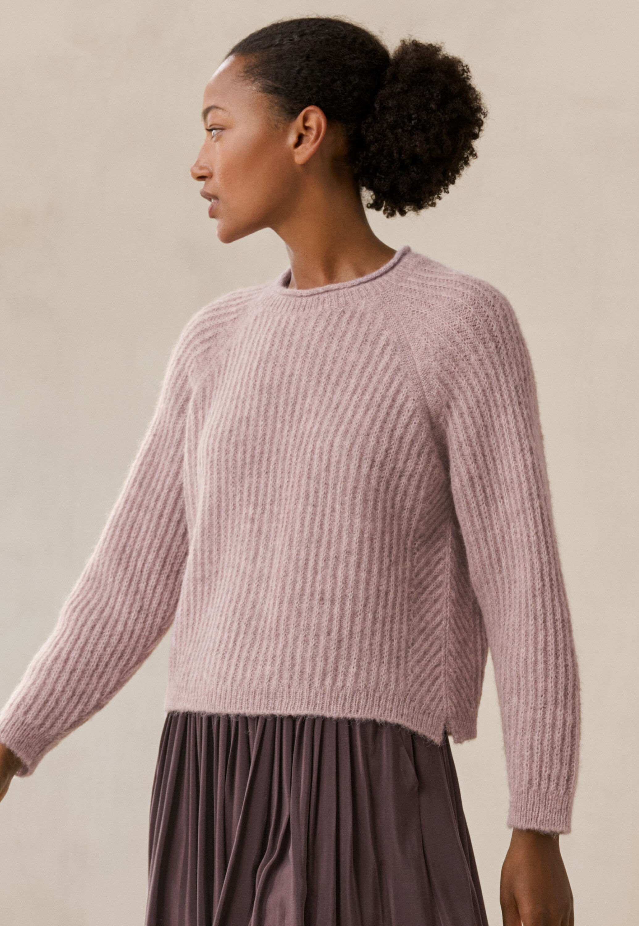 Round-neck ribbed sweater