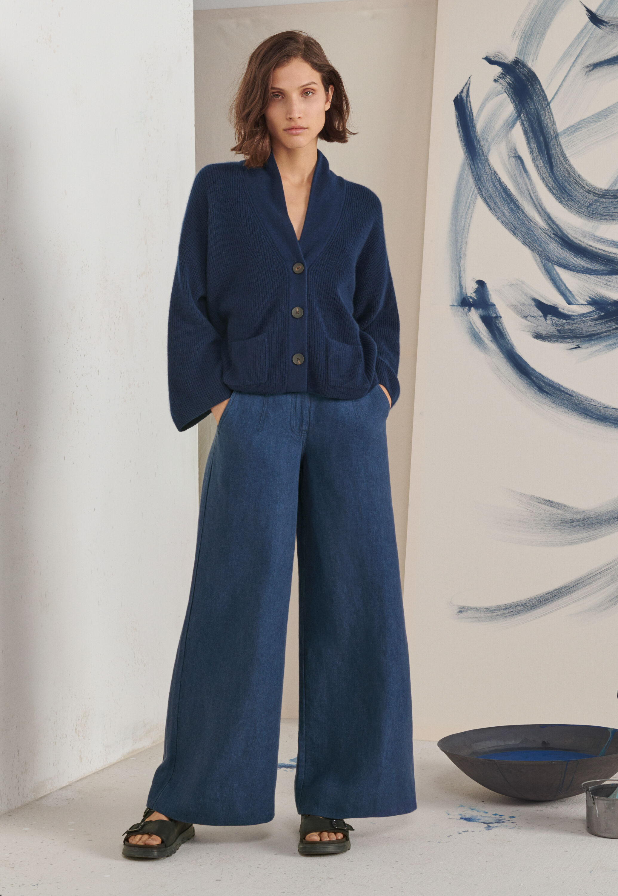 Wide-leg trousers