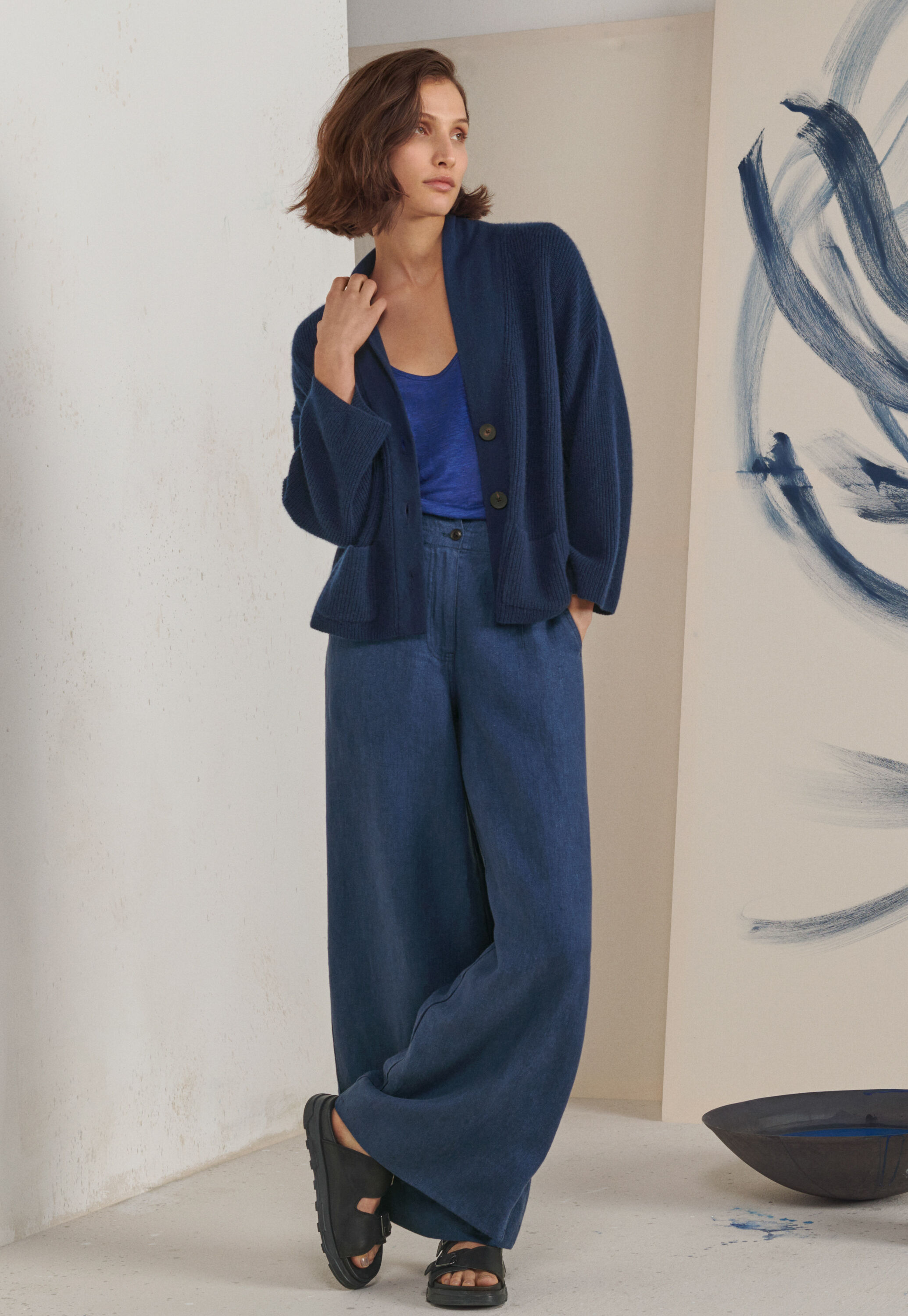 Wide-leg trousers