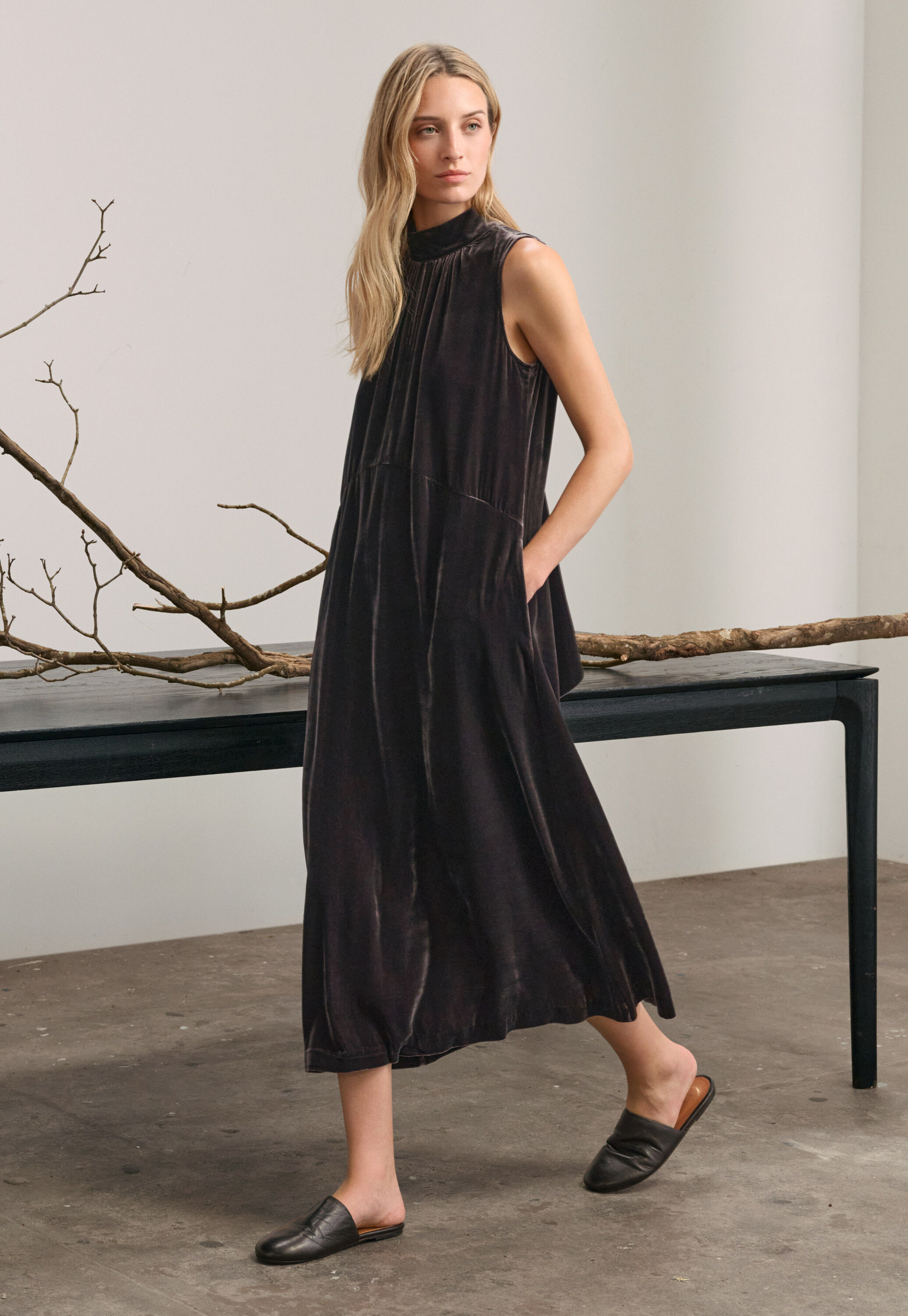 Sleeveless dress with back neck tie, Dark mulberry, large