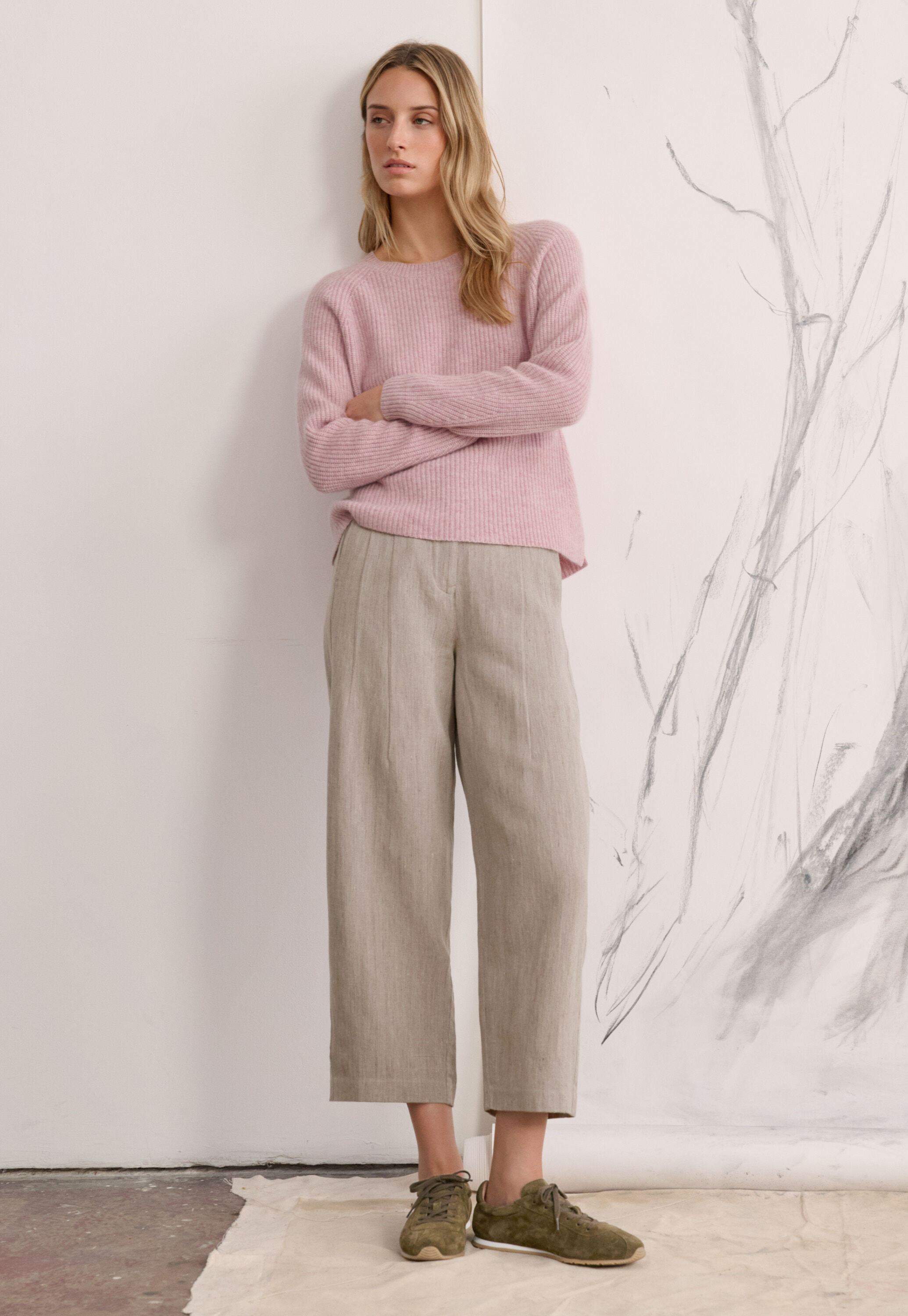 Barrel-leg trousers