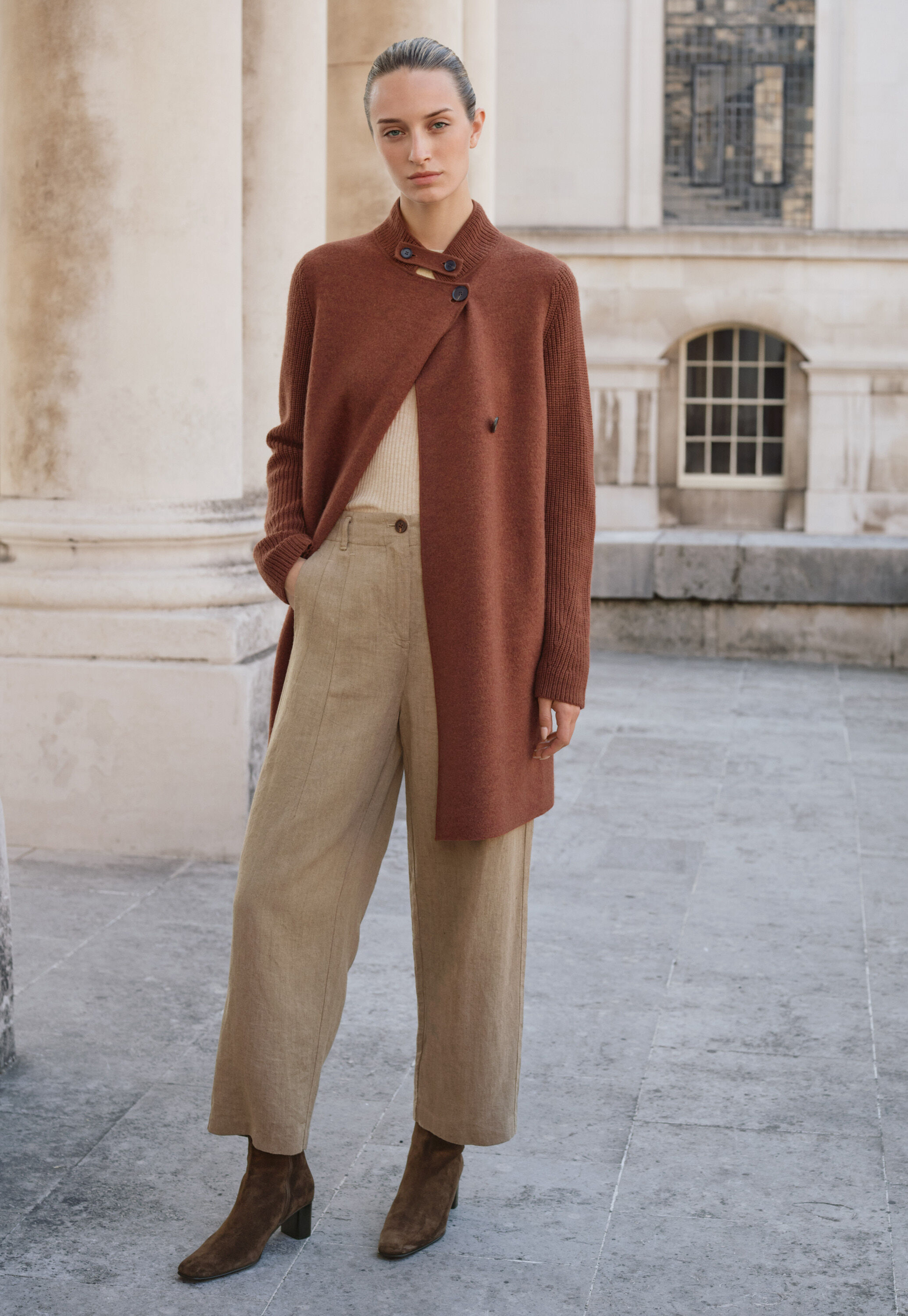 Barrel-leg trousers
