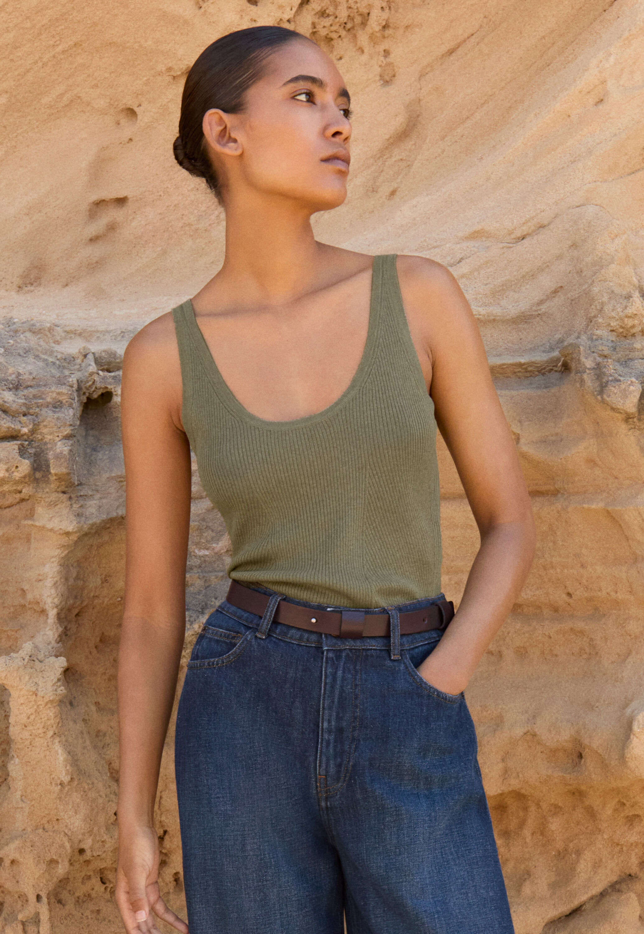 Round-collar shirt