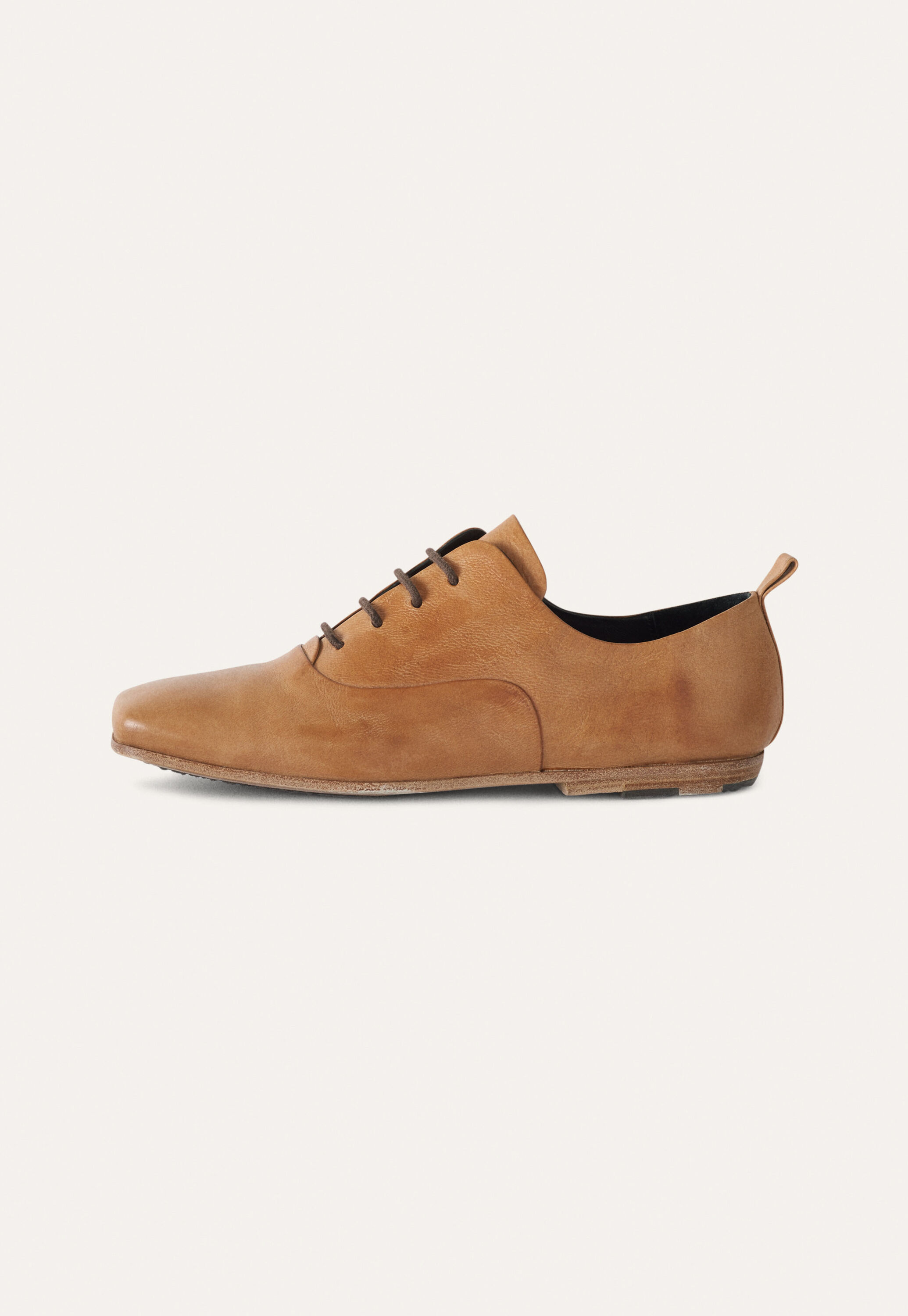 Square-toe shoes