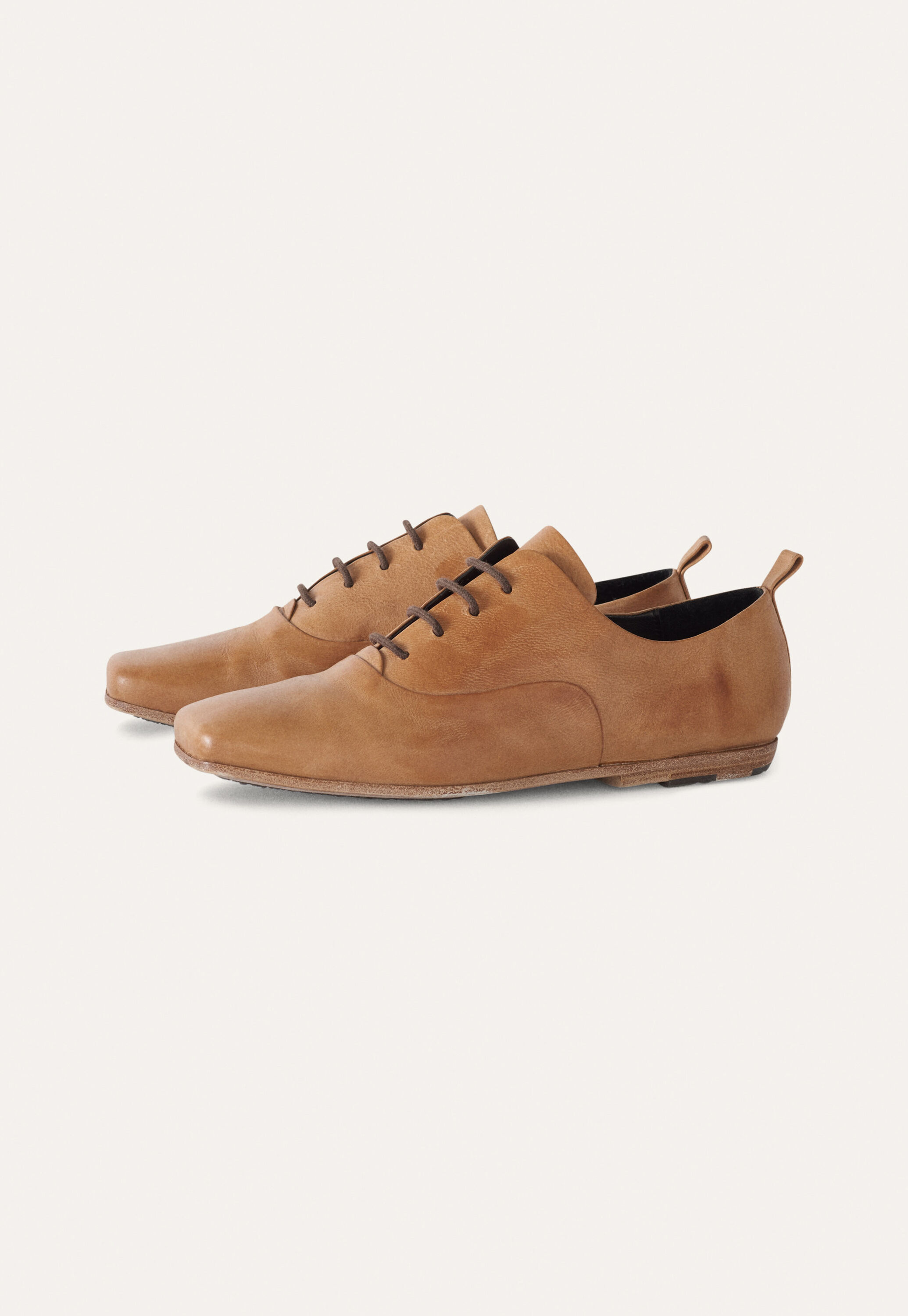 Square-toe shoes