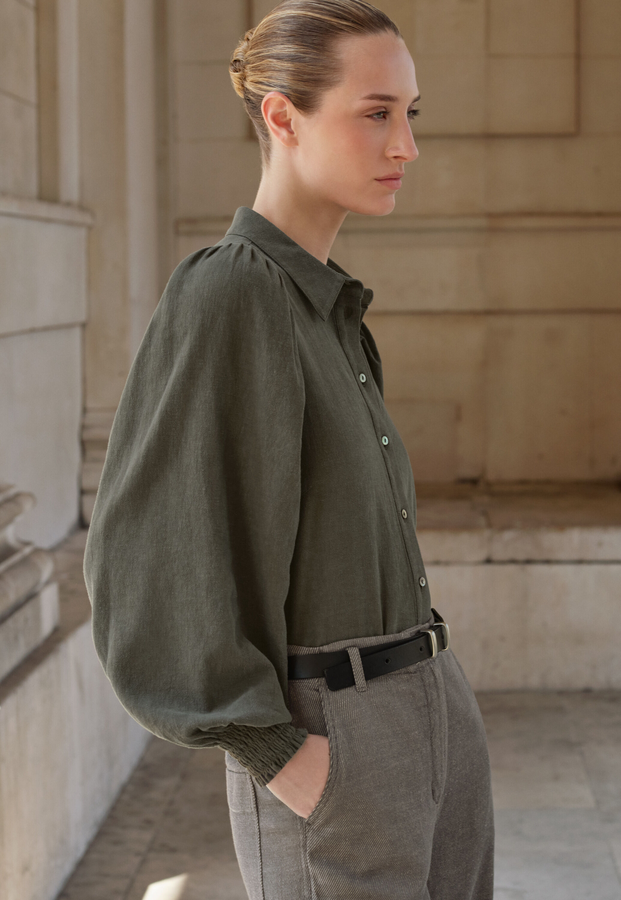 Gathered sleeve shirt