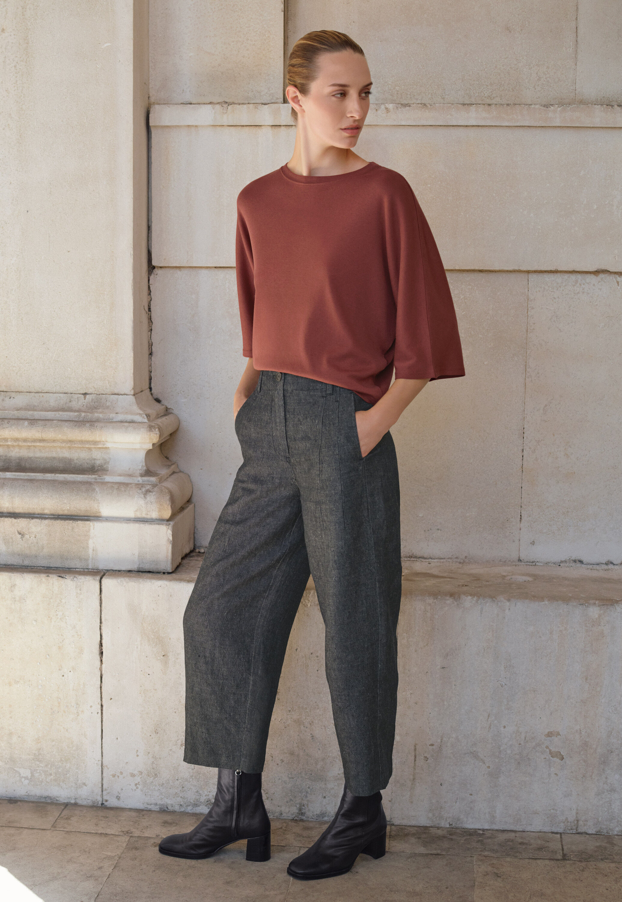 Barrel-leg trousers