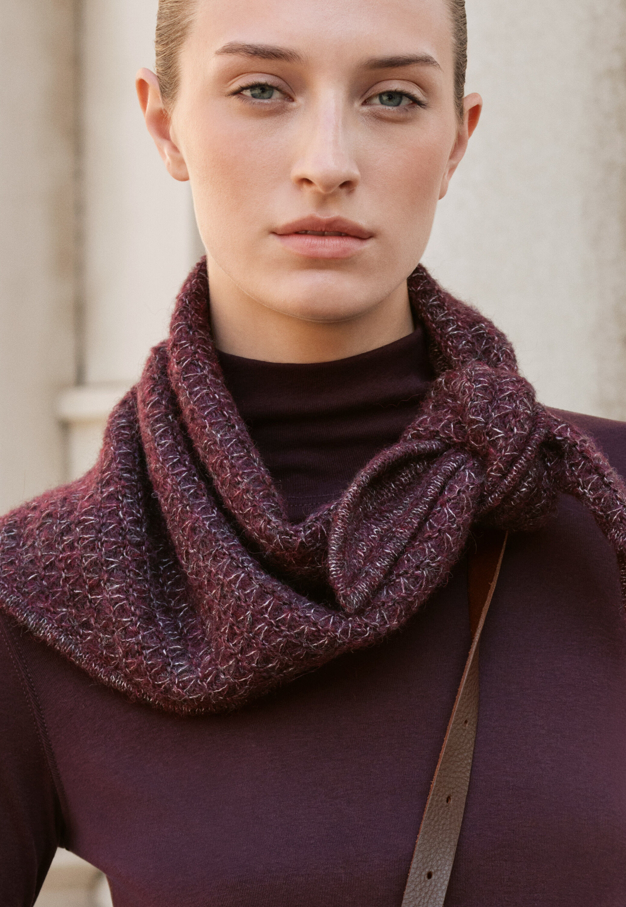 Triangle tuck-stitch scarf, Dark plum, large
