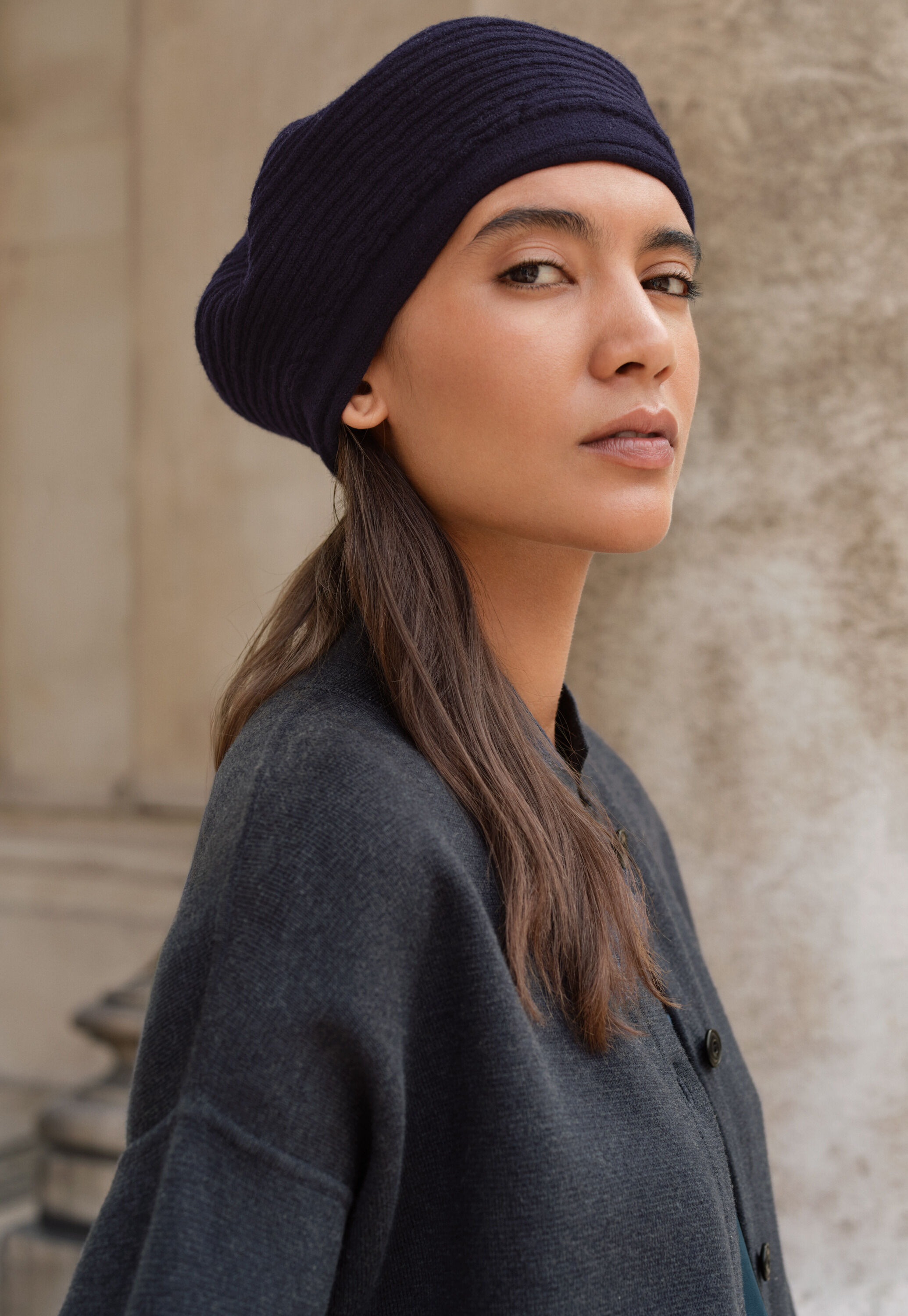 Knitted beret, Blue black, large