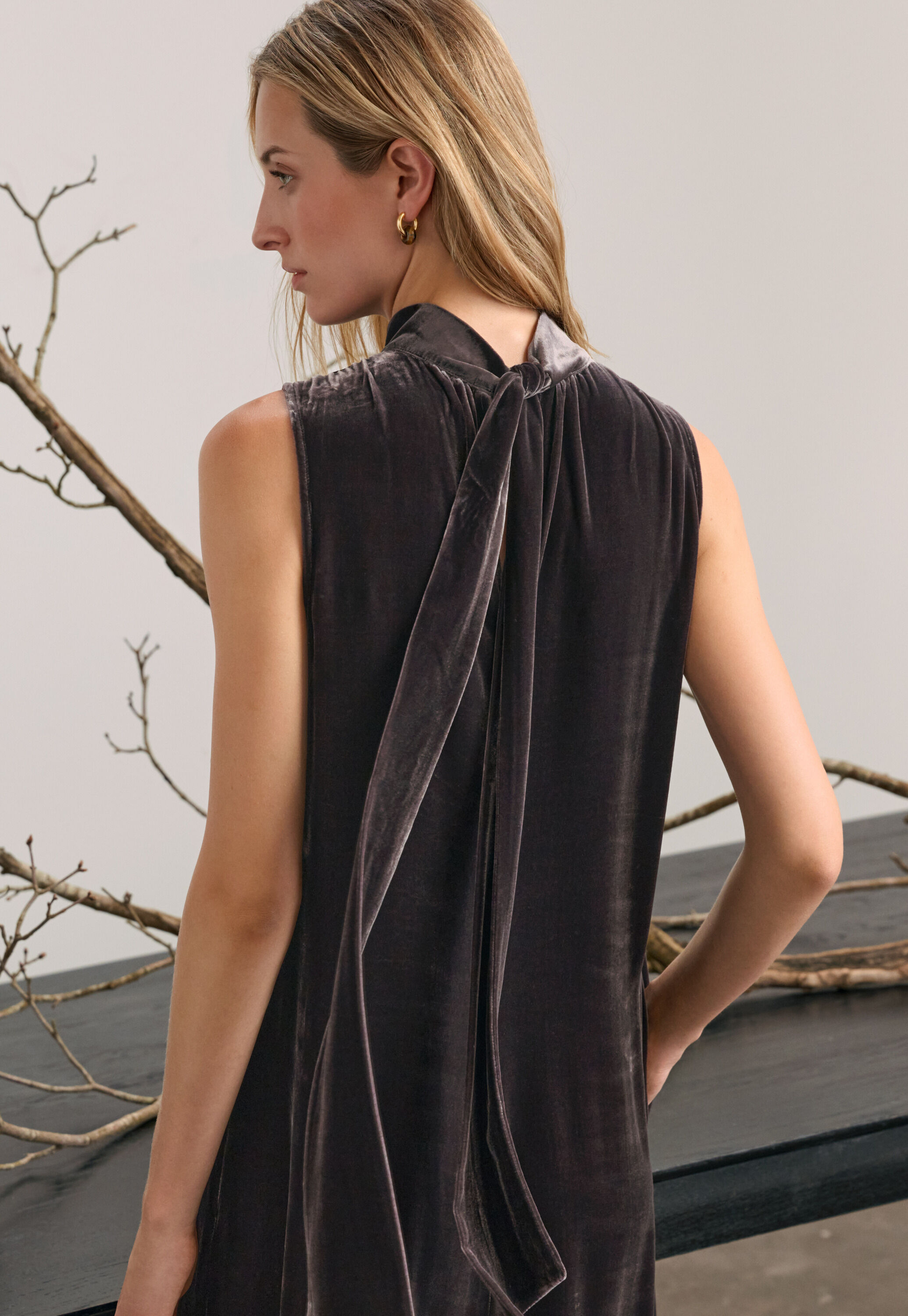 Sleeveless dress with back neck tie, Dark mulberry, large
