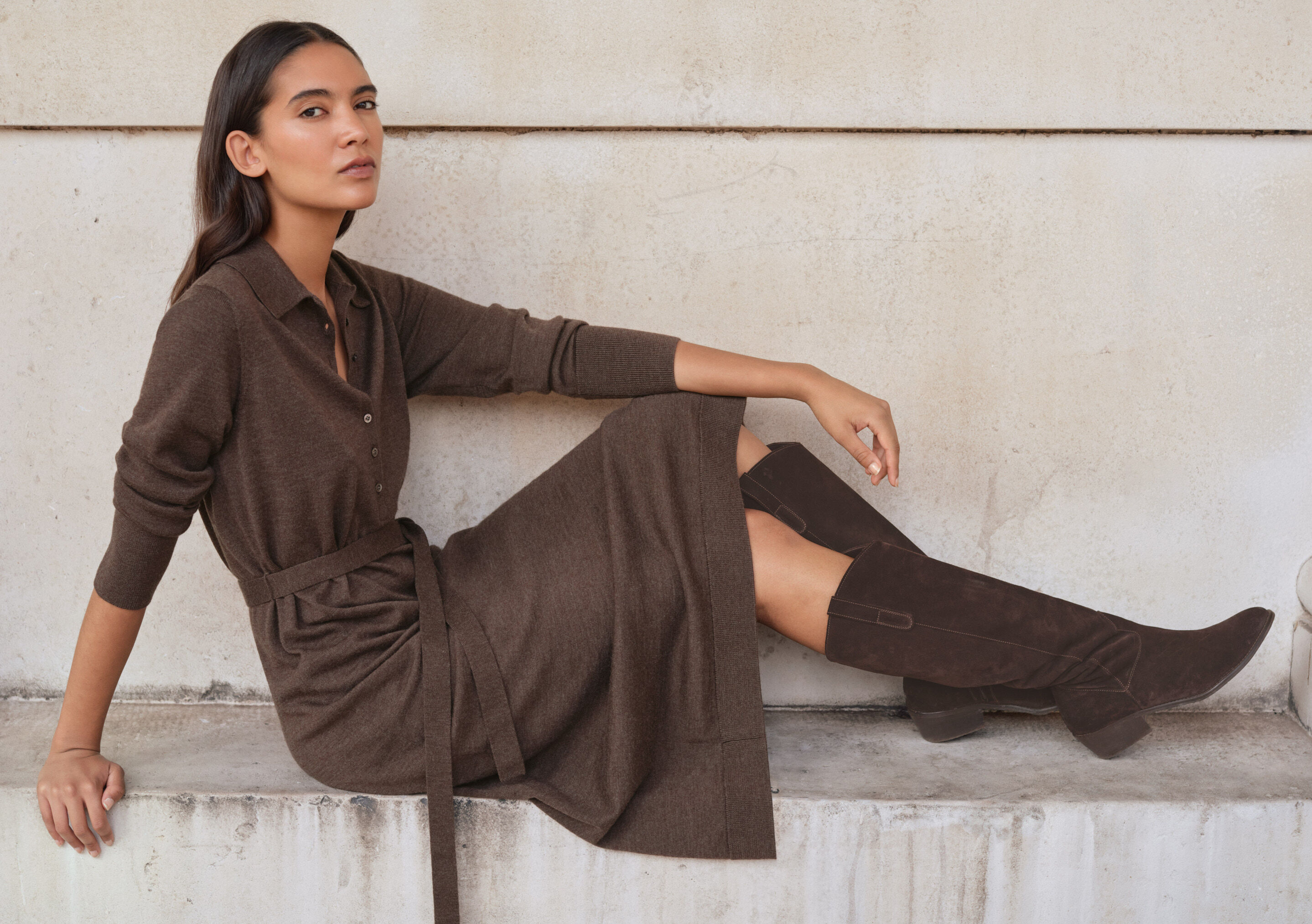 Knee-high pointed boots