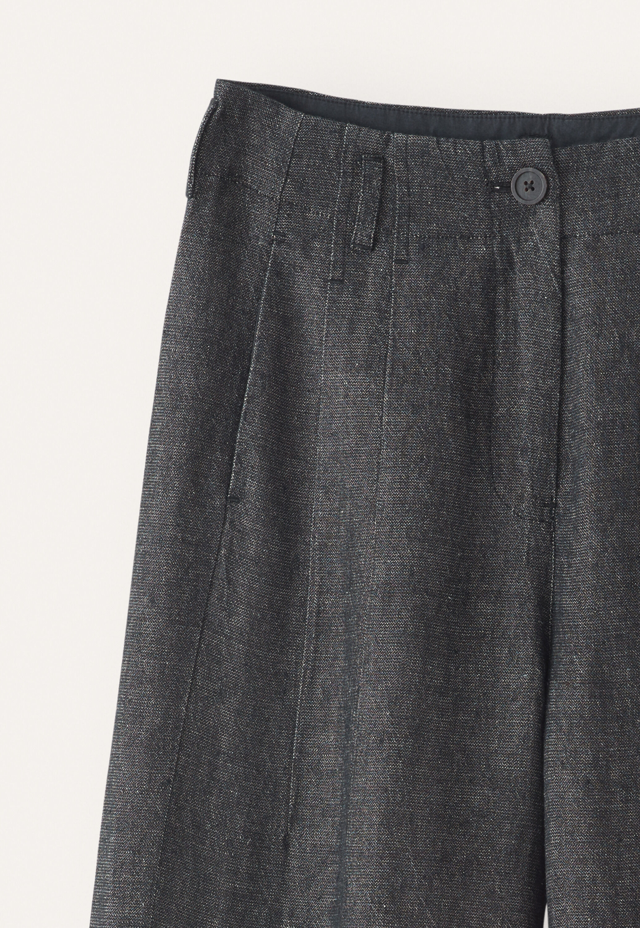 Barrel-leg trousers