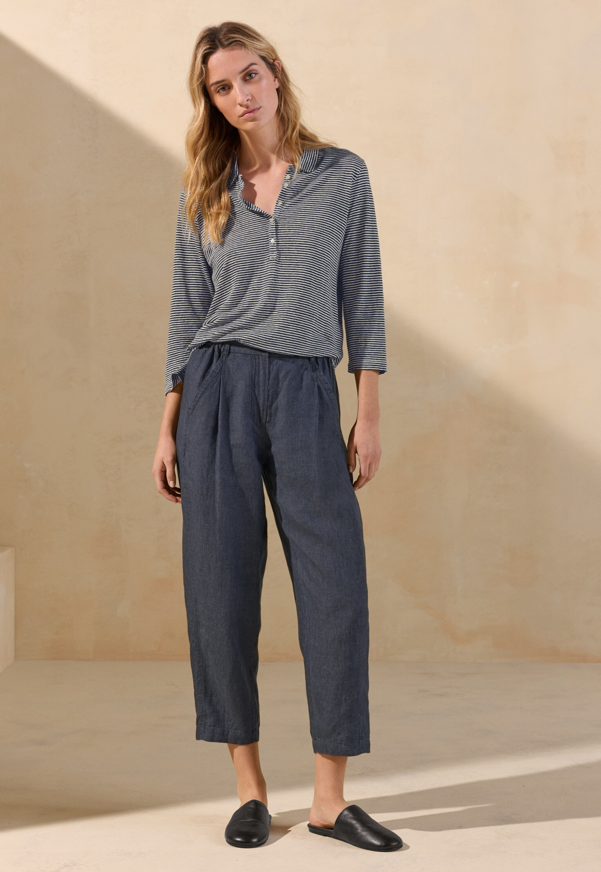 Cropped tapered trousers