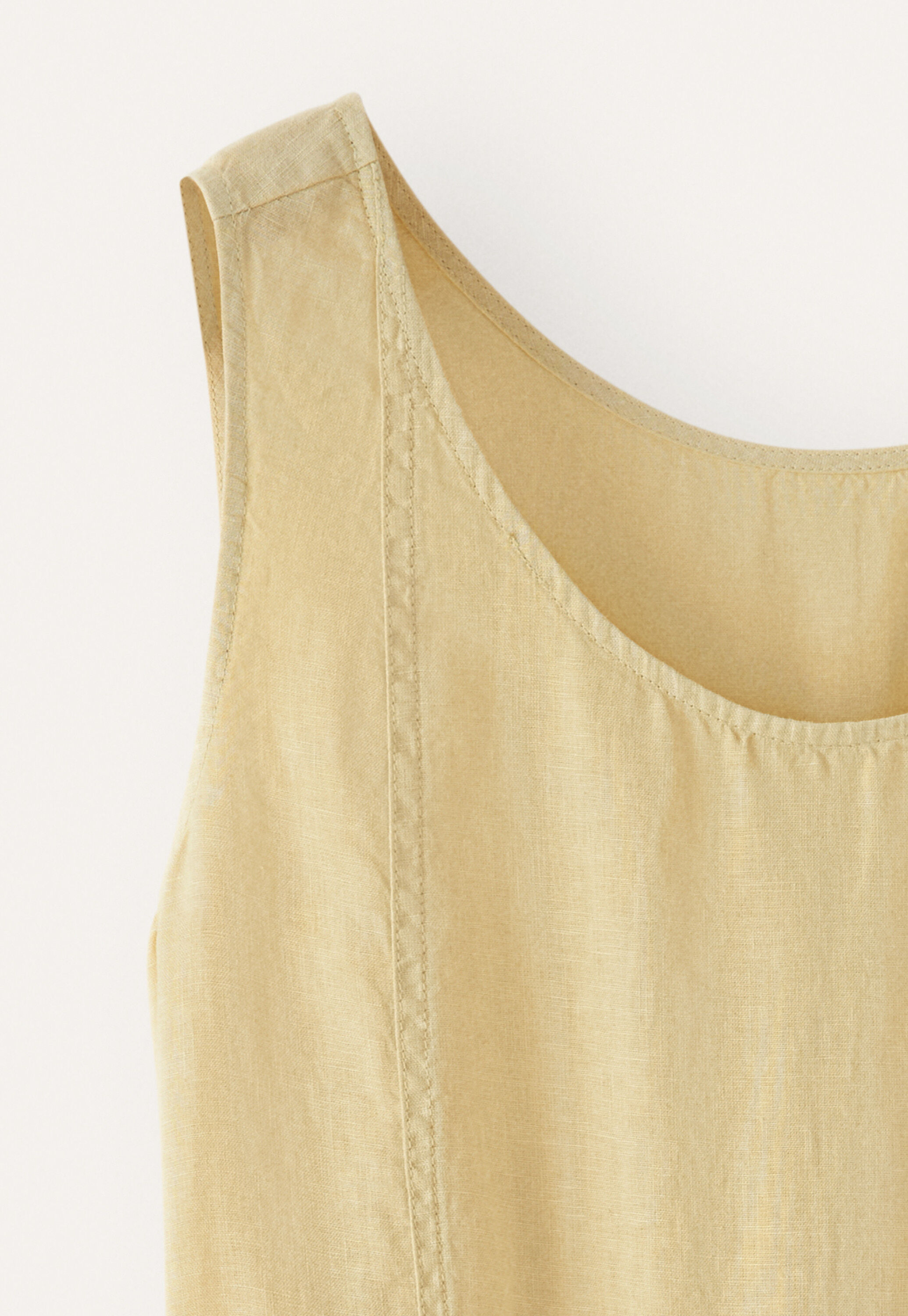 Sleeveless dress