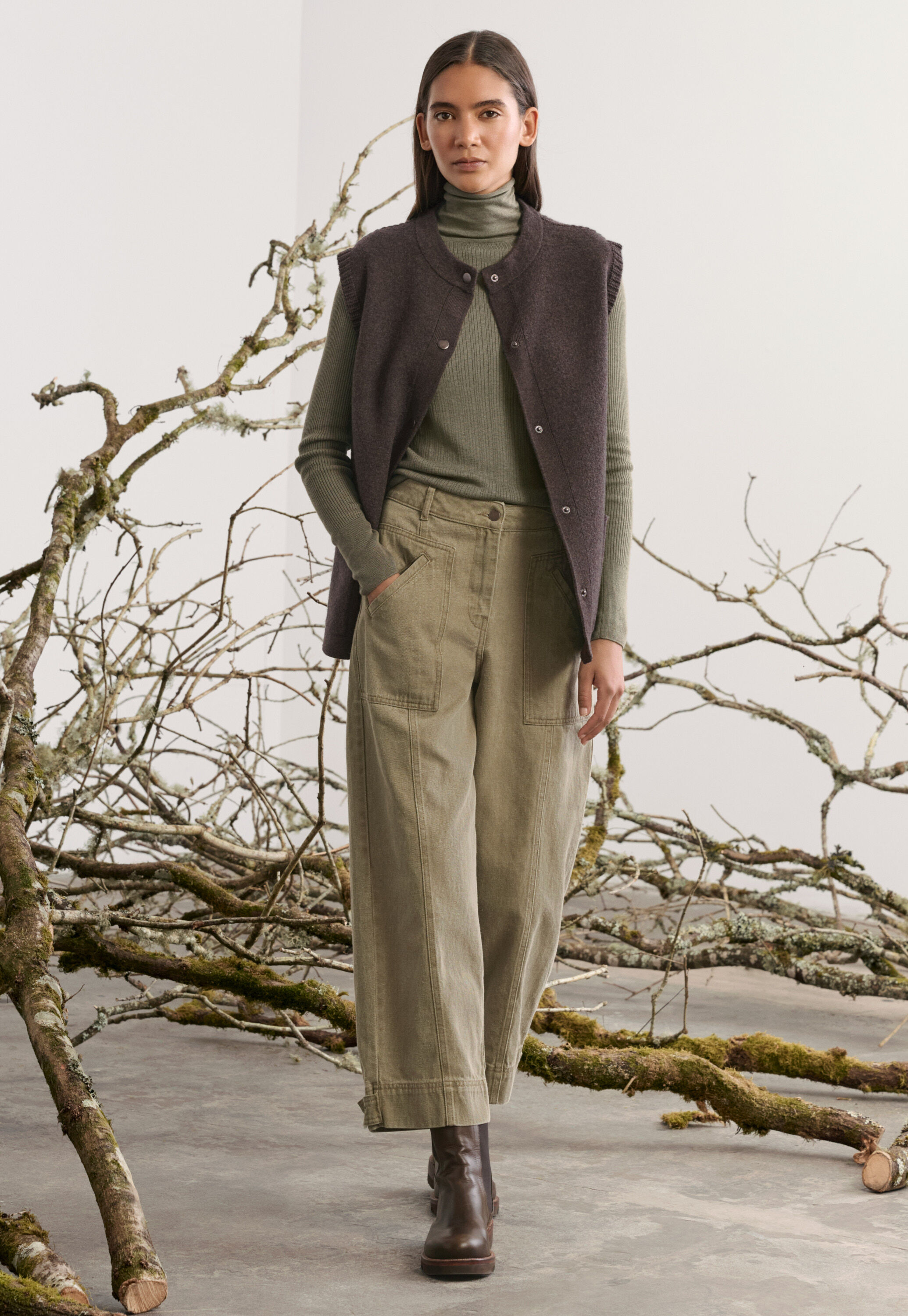 Cropped seam-detail trousers