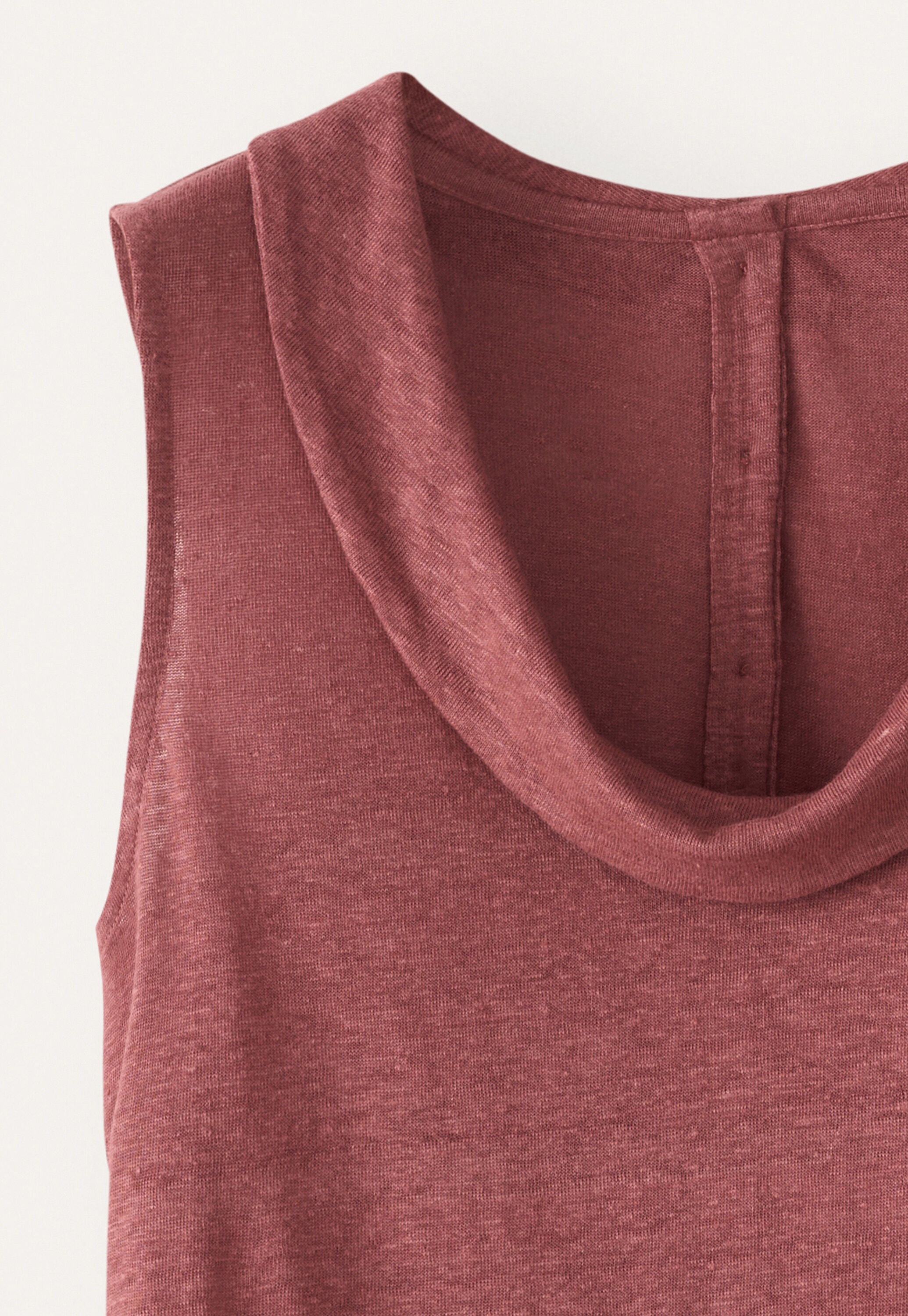 Folded-collar sleeveless top