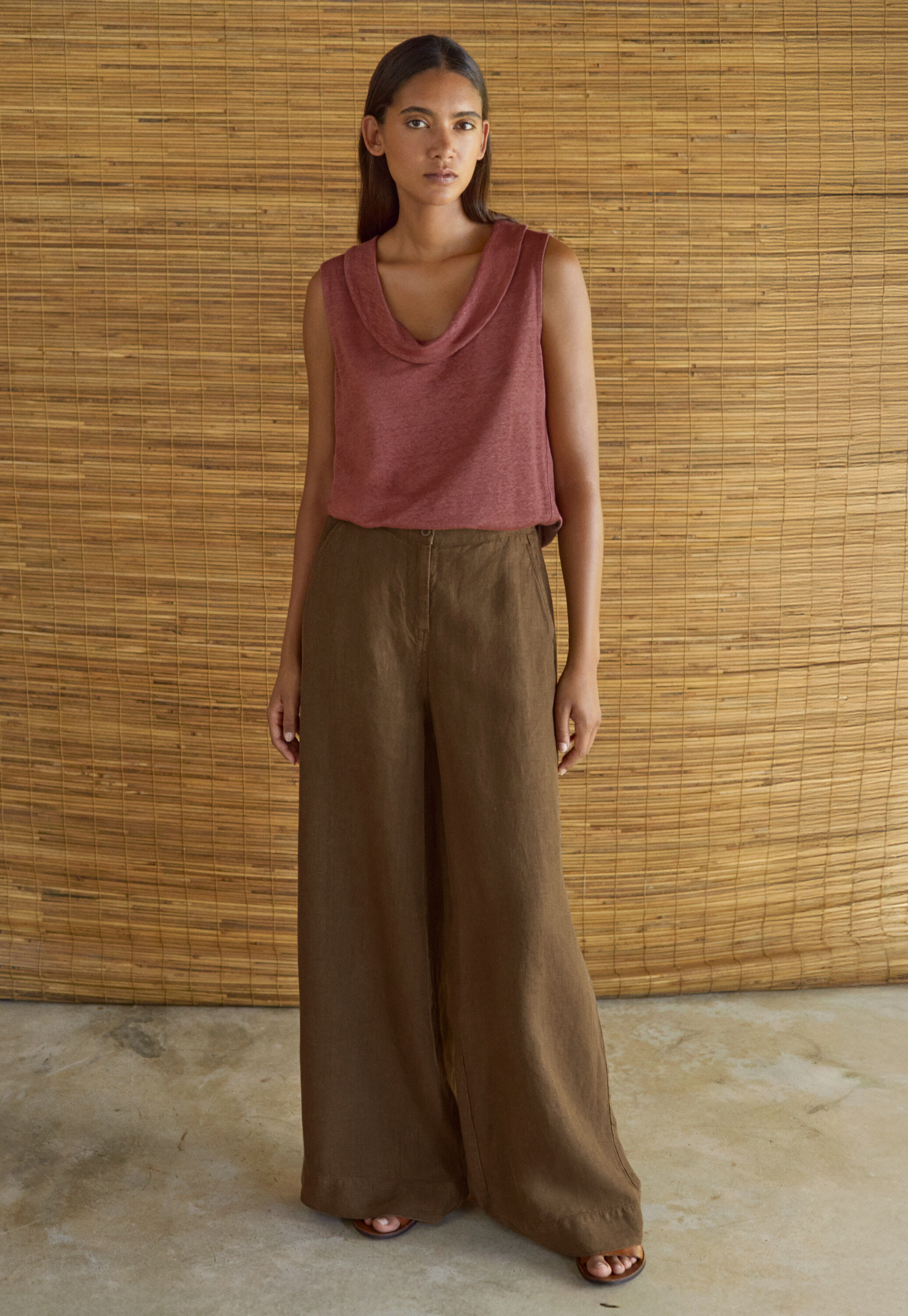 Wide-leg trousers