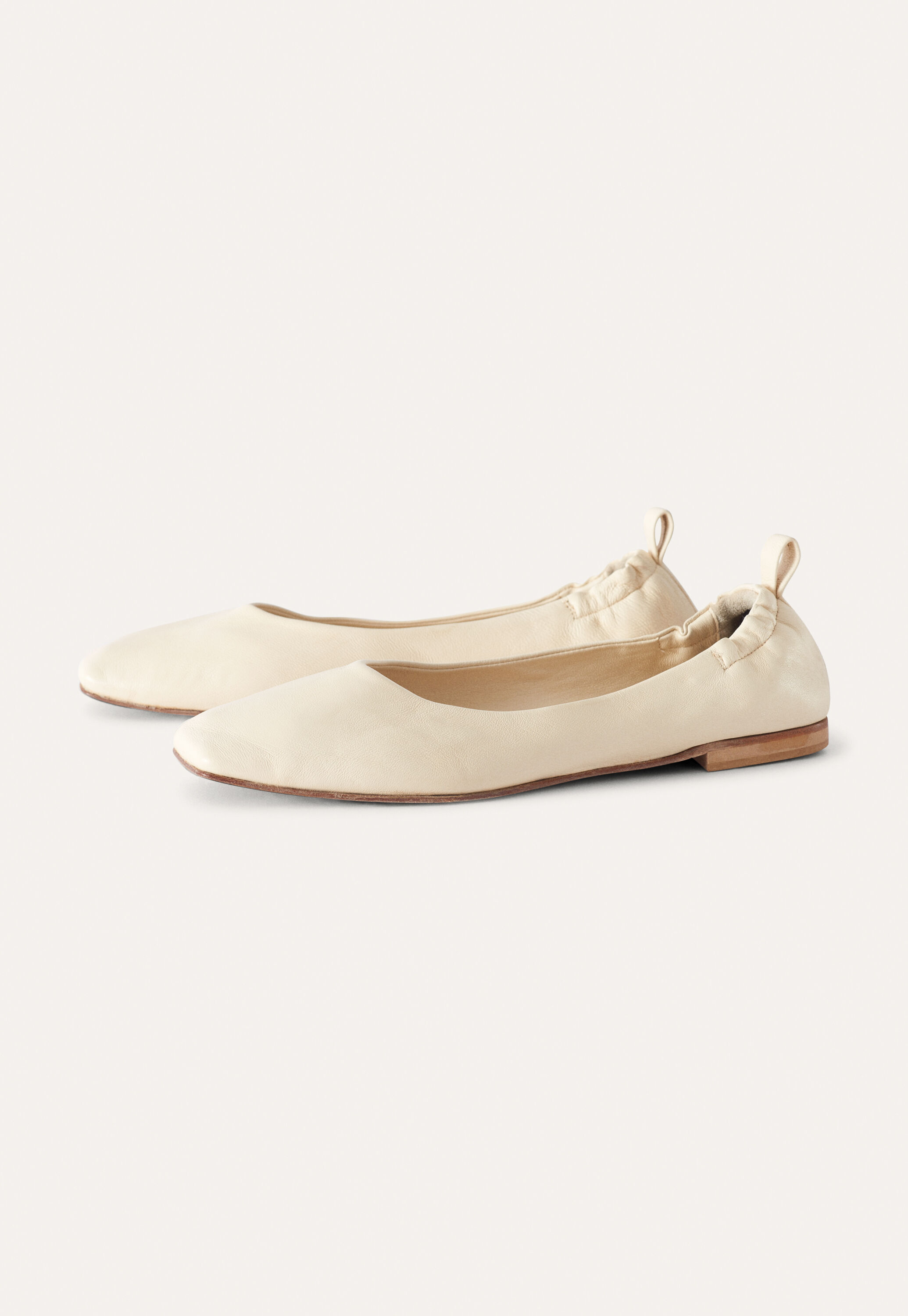 Square-toe pumps