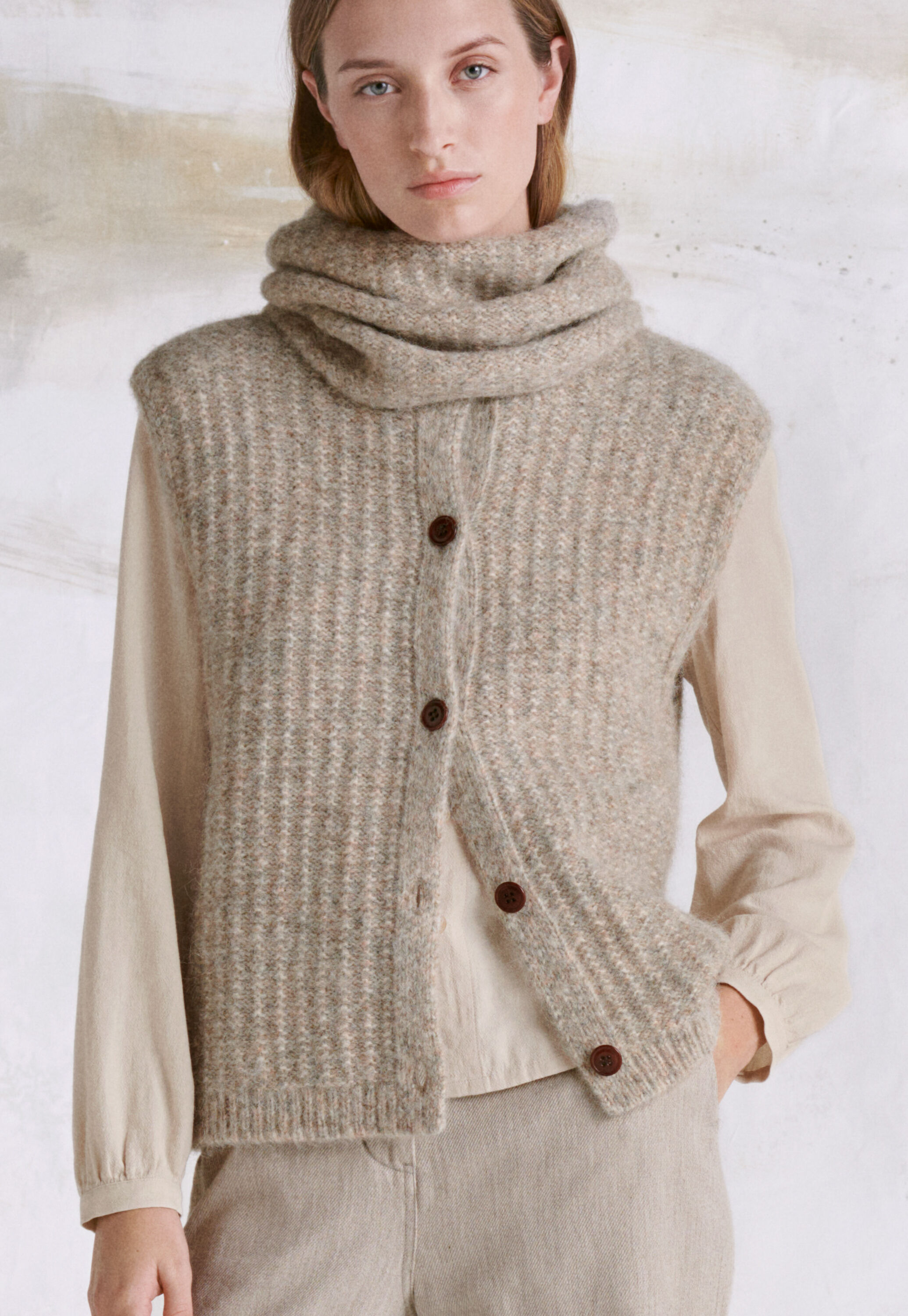 Sleeveless cardigan