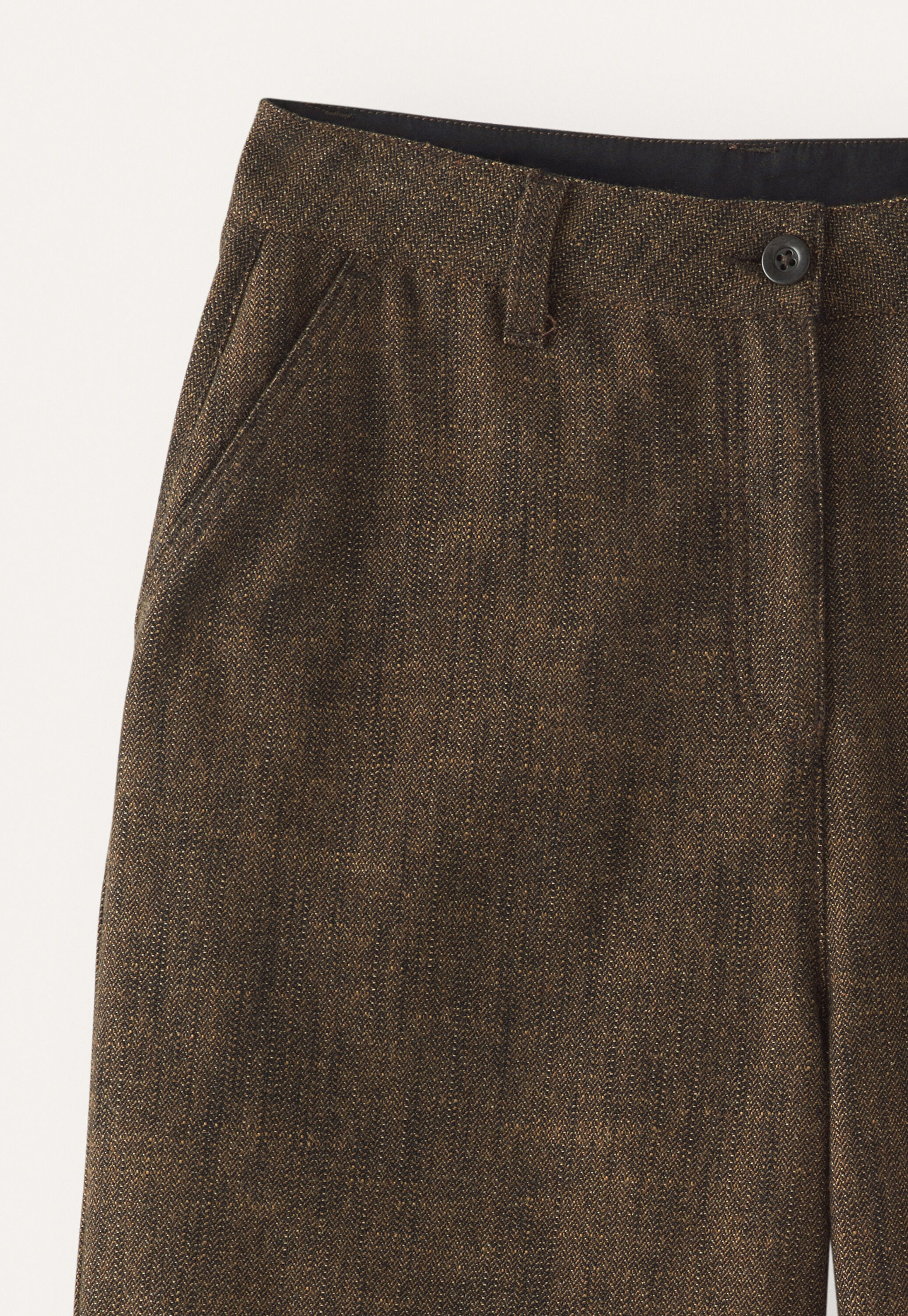 Barrel-leg trousers